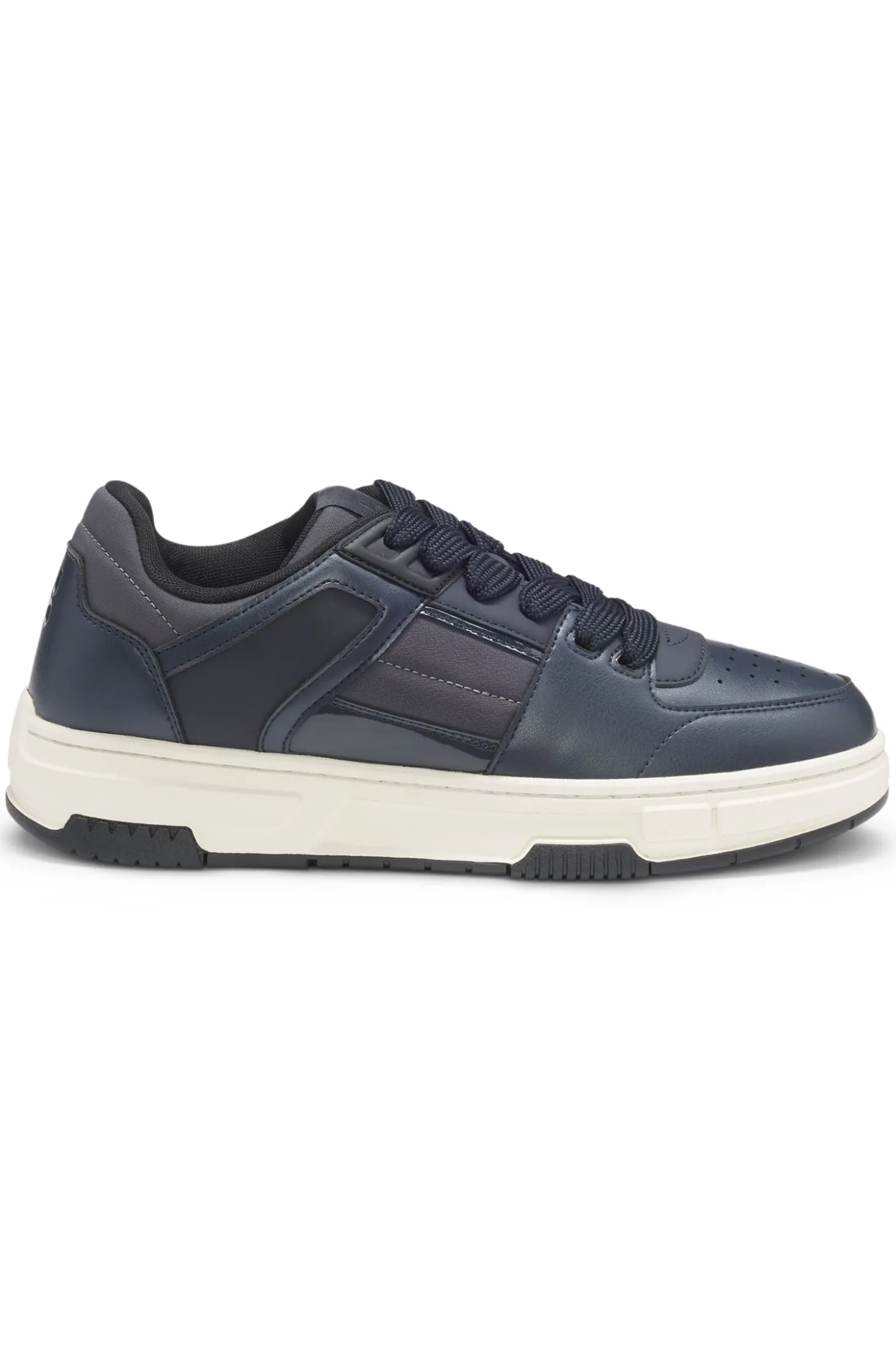 Sneakers mit Lackdetails und Schnürung