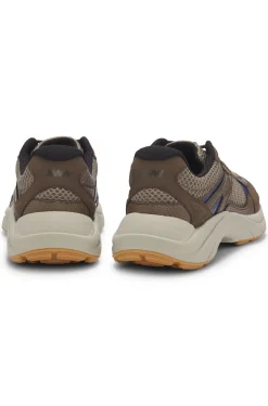 Sneakers mit Mesh und Kunstleder