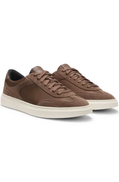 Sneakers mit Veloursleder-Details und Schnürung