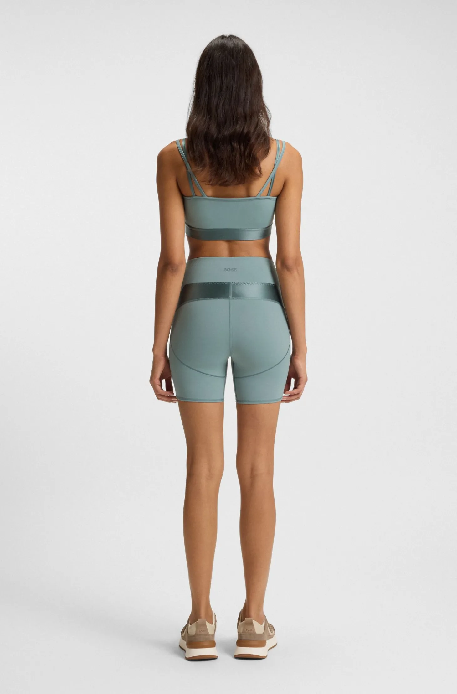 Sportive Cycling-Shorts mit hohem Bund und Mesh-Einsätzen