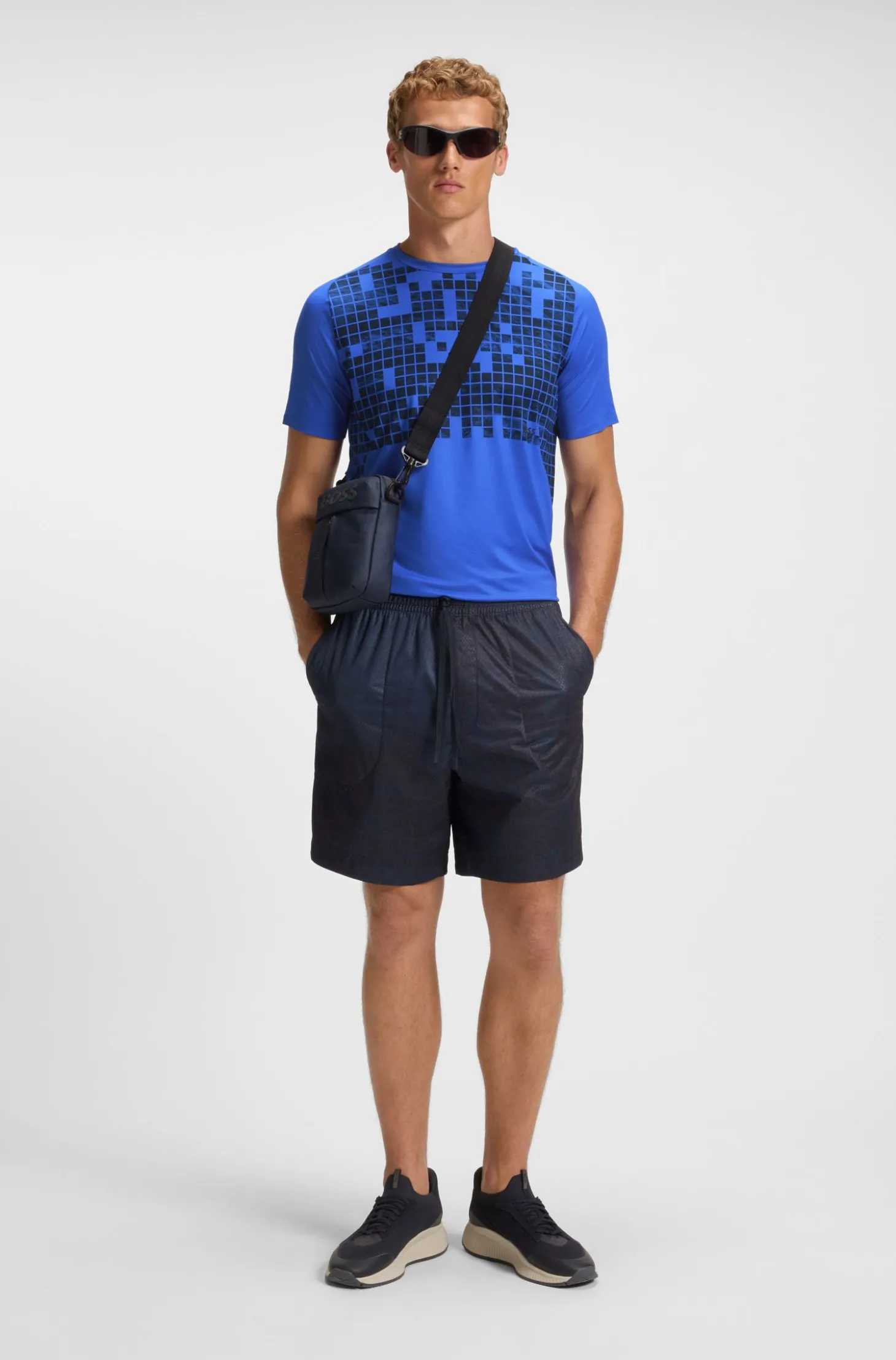 Sportives Slim-Fit T-Shirt aus bedrucktem Stretch-Mesh