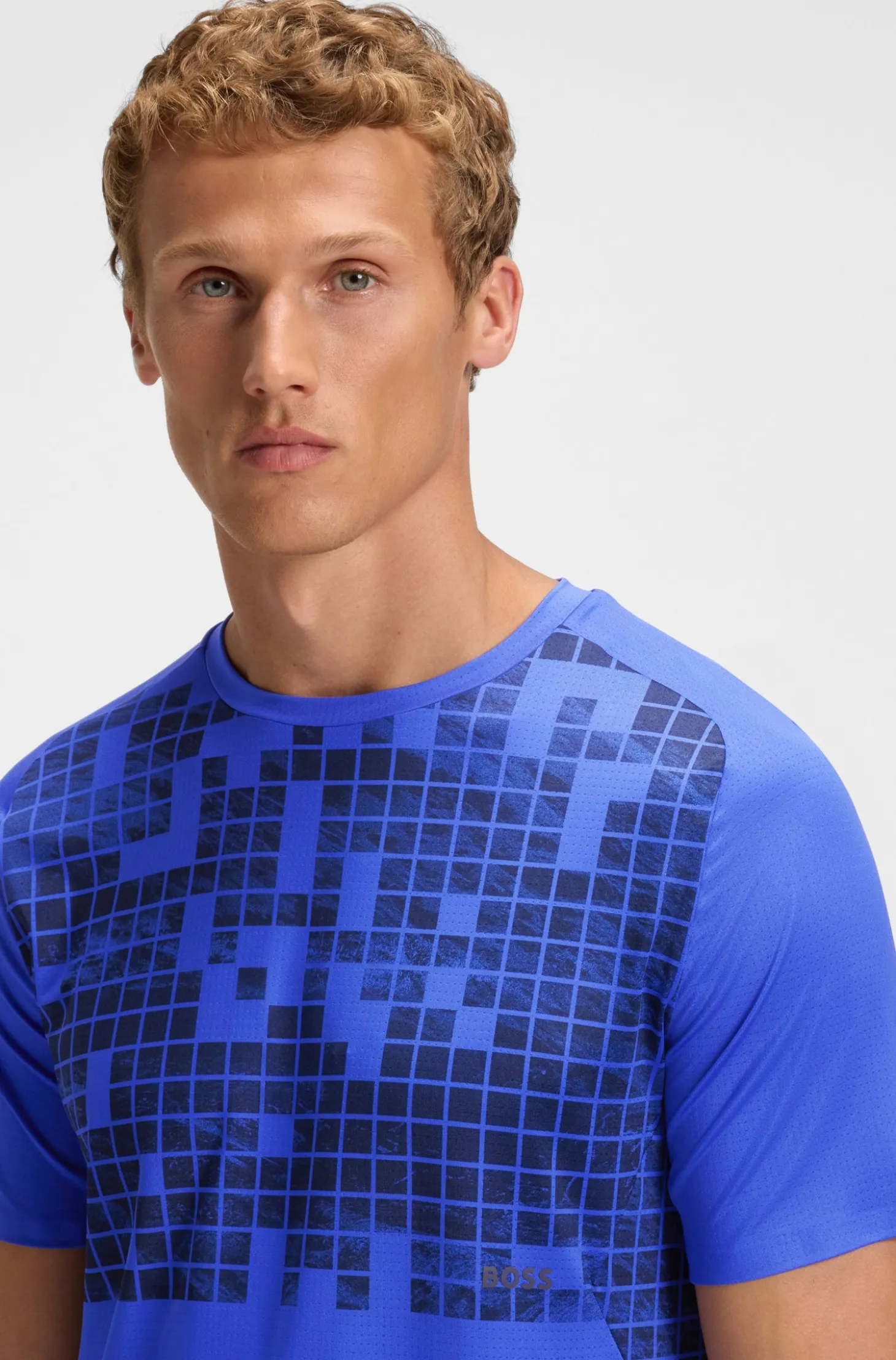 Sportives Slim-Fit T-Shirt aus bedrucktem Stretch-Mesh