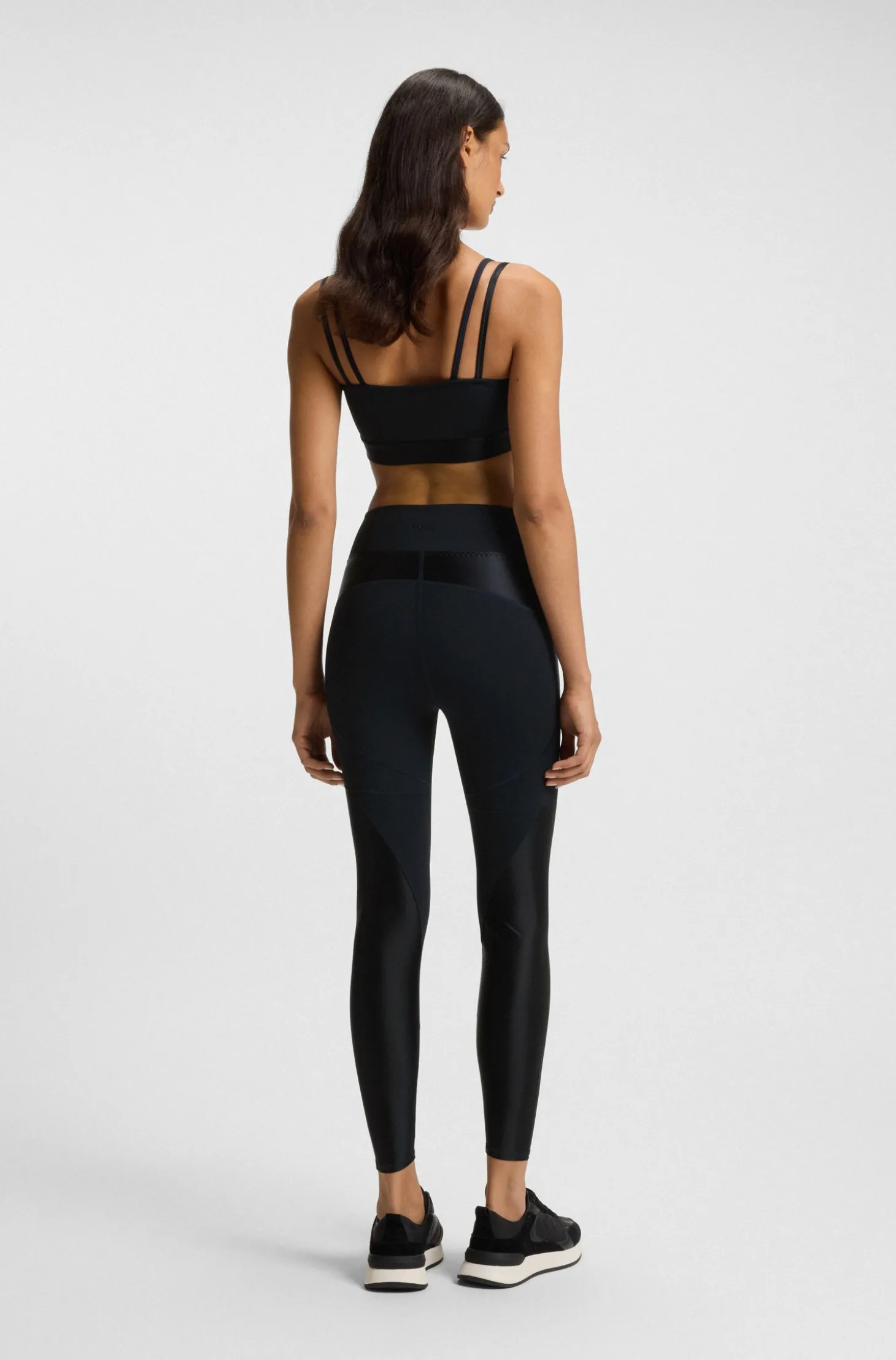 Sportives Top mit Mesh-Einsatz