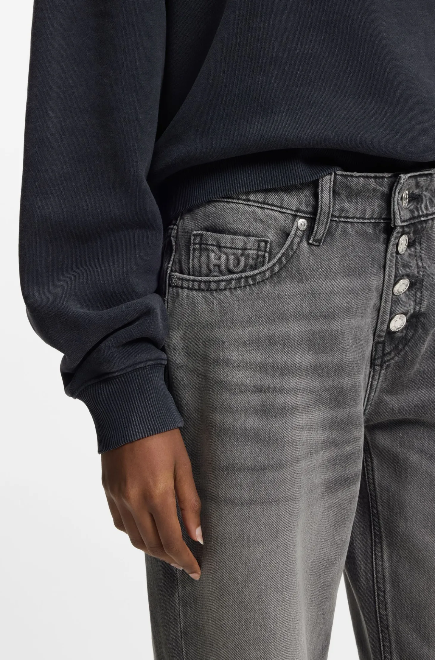 Straight-Fit Jeans aus grauem Denim mit geknöpftem Eingriff
