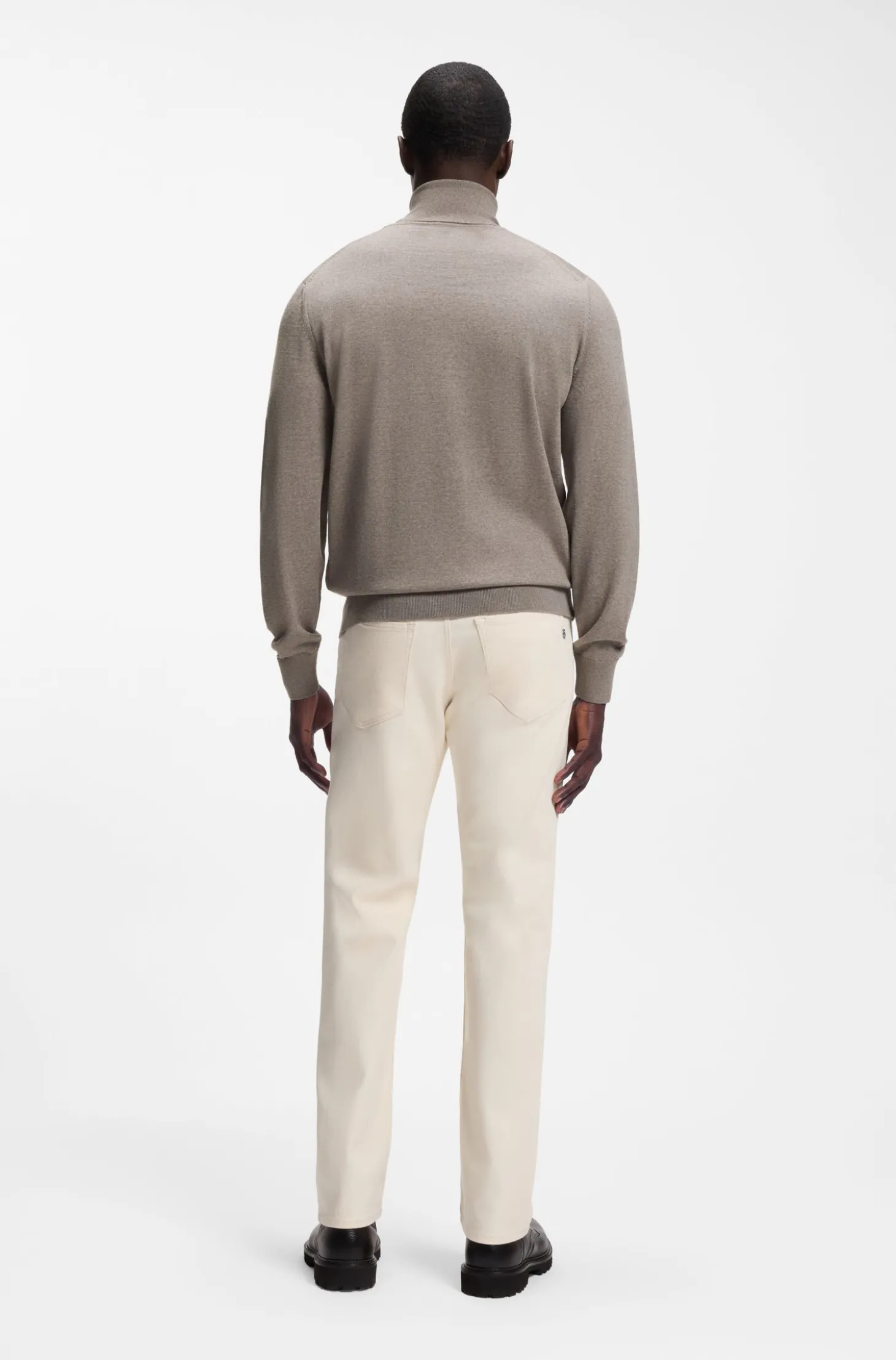 Straight-Fit Jeans aus italienischem Denim in Ecru