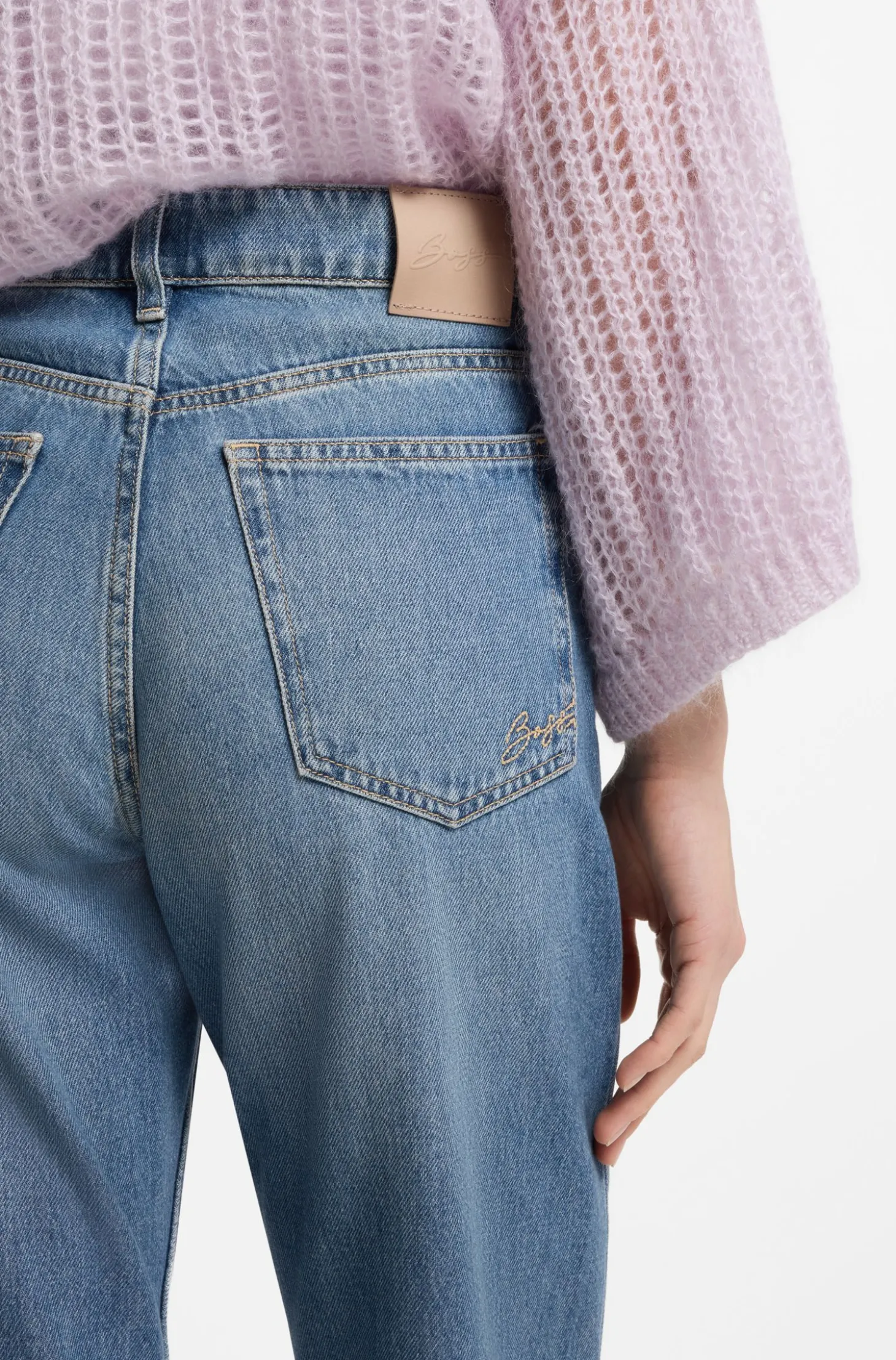 Straight-Fit Jeans aus mittelblauem Denim mit hohem Bund