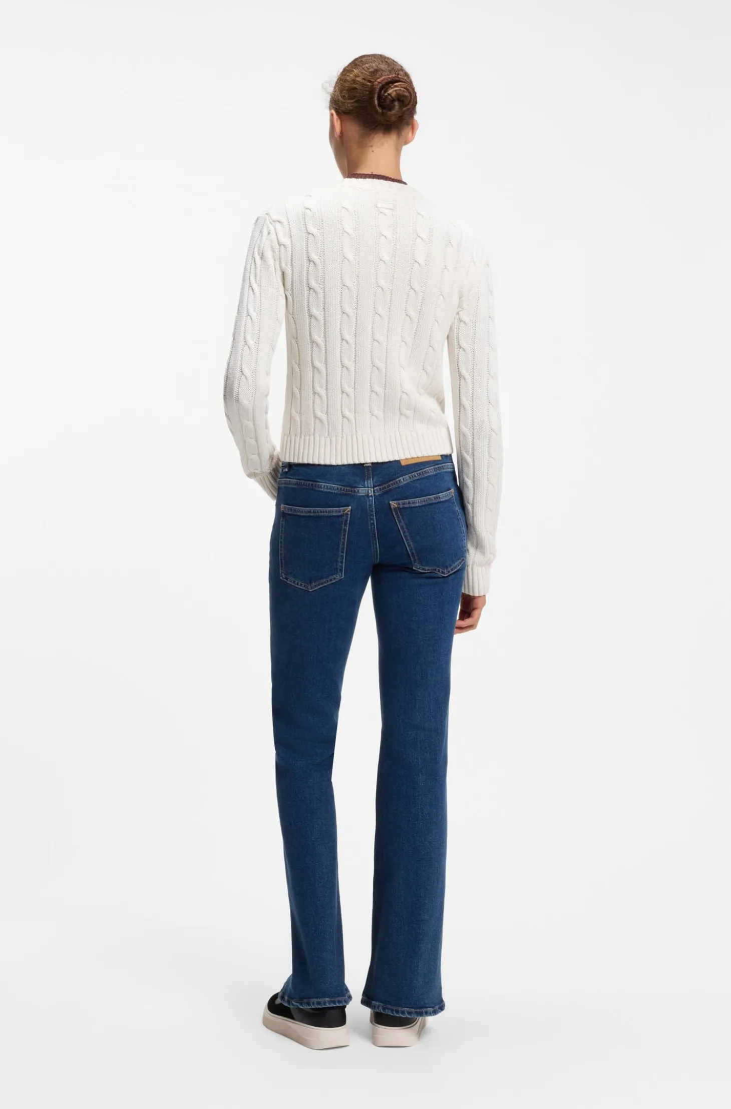 Strickjacke mit Zopfmuster und Knopfleiste