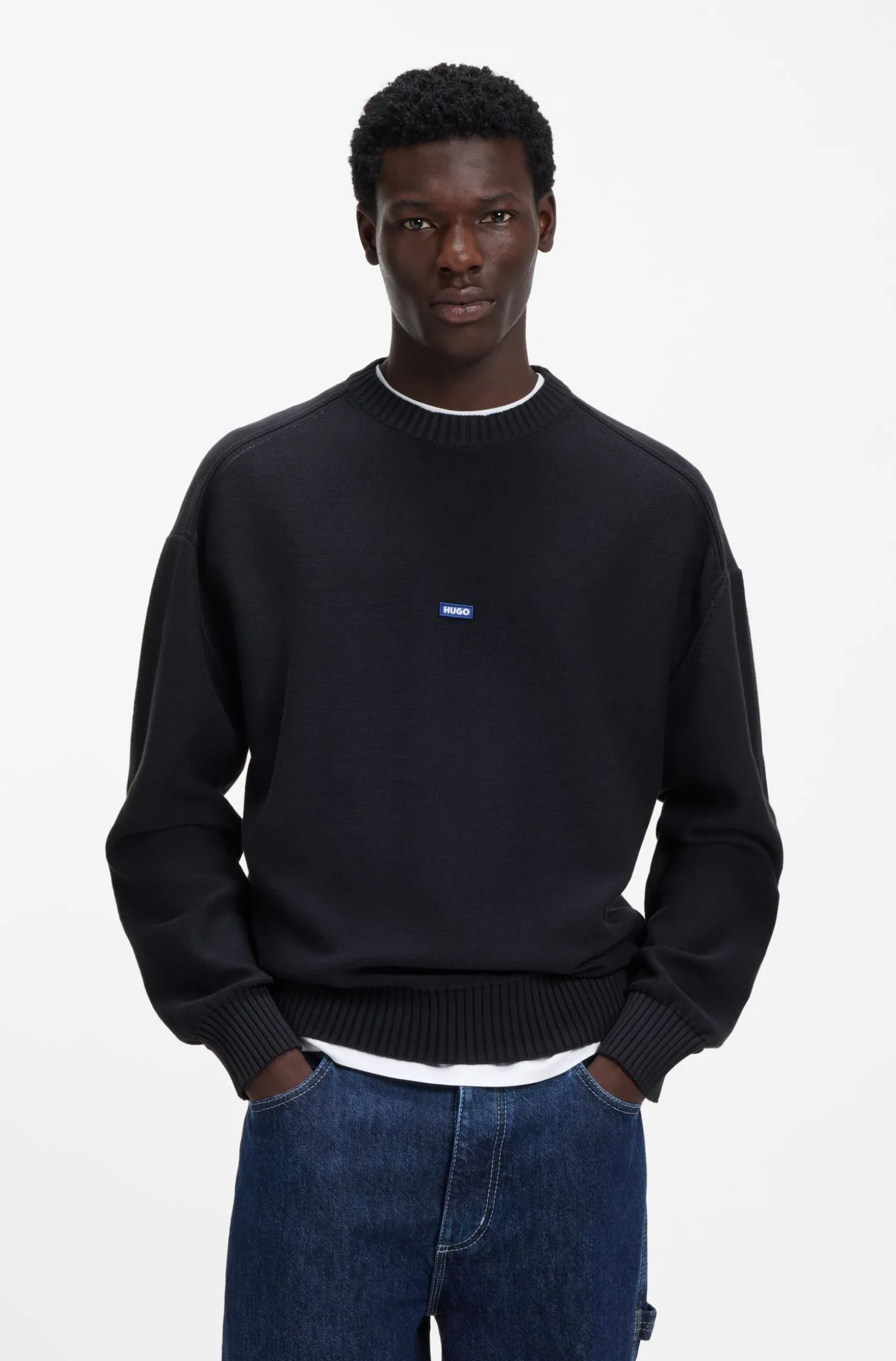 Strickpullover aus Baumwolle mit blauem Logo-Aufnäher