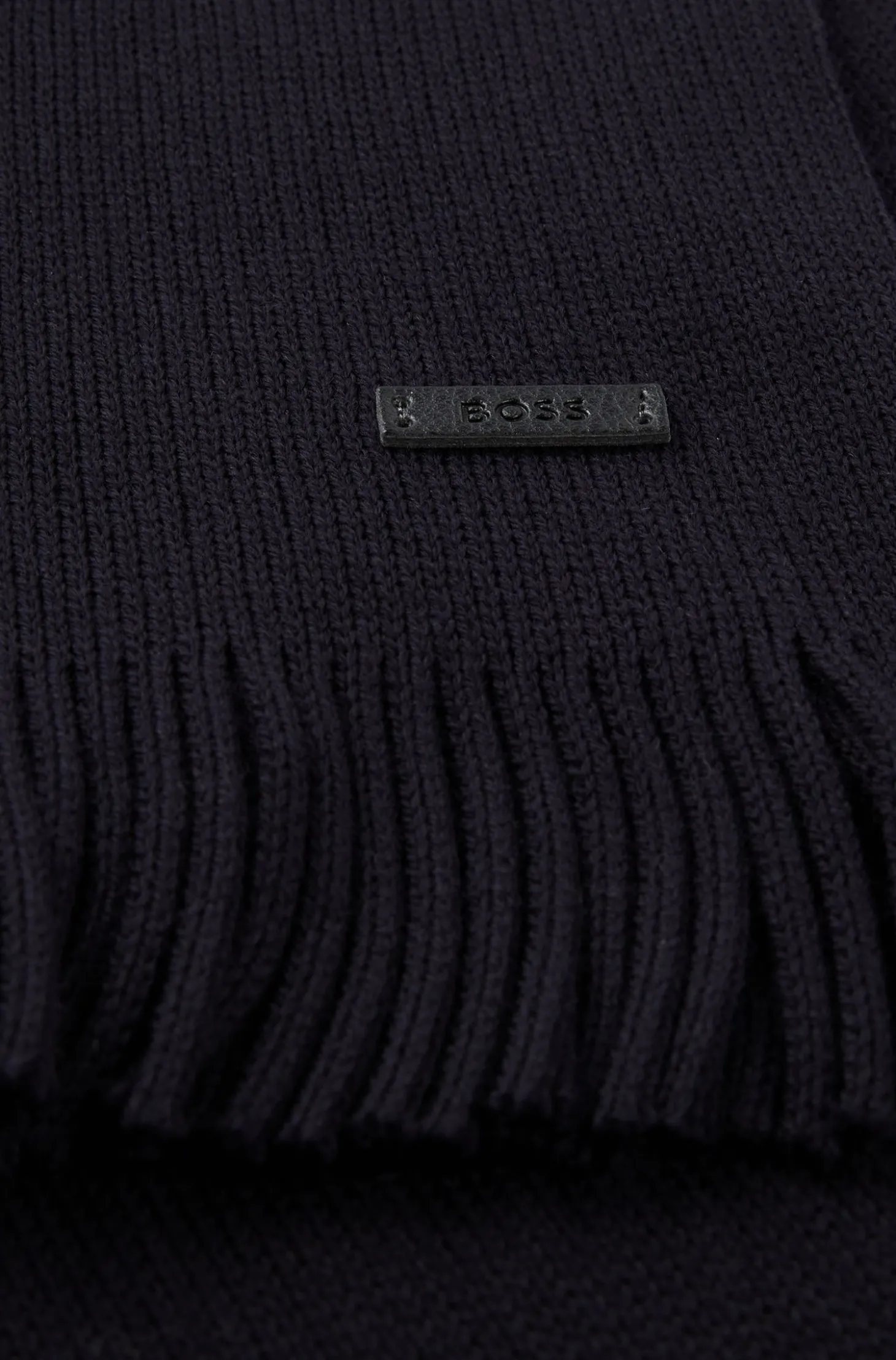 Strickschal aus Schurwolle mit Logo-Detail