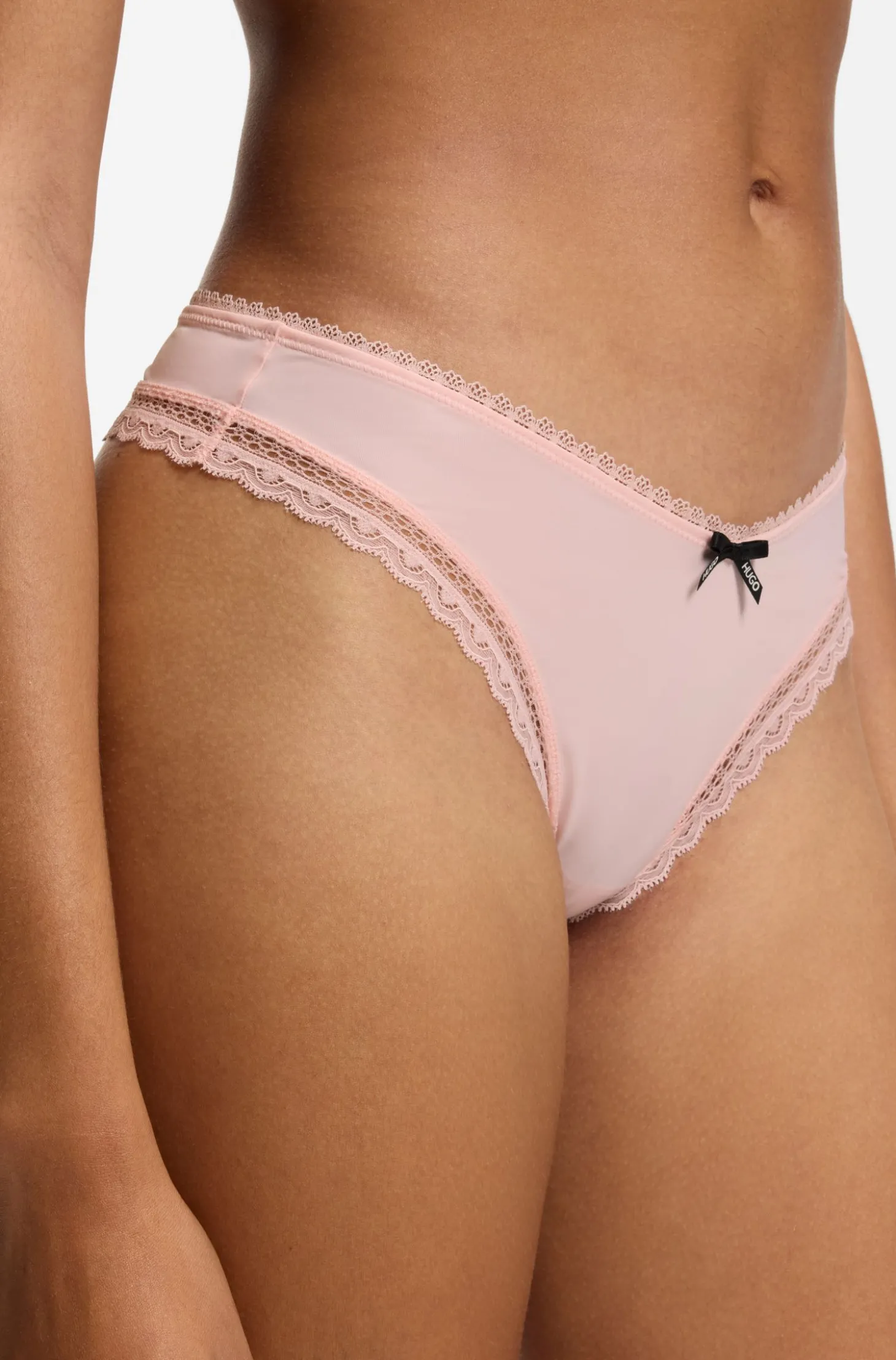 String aus elastischer Mikrofaser mit Spitzenbesatz