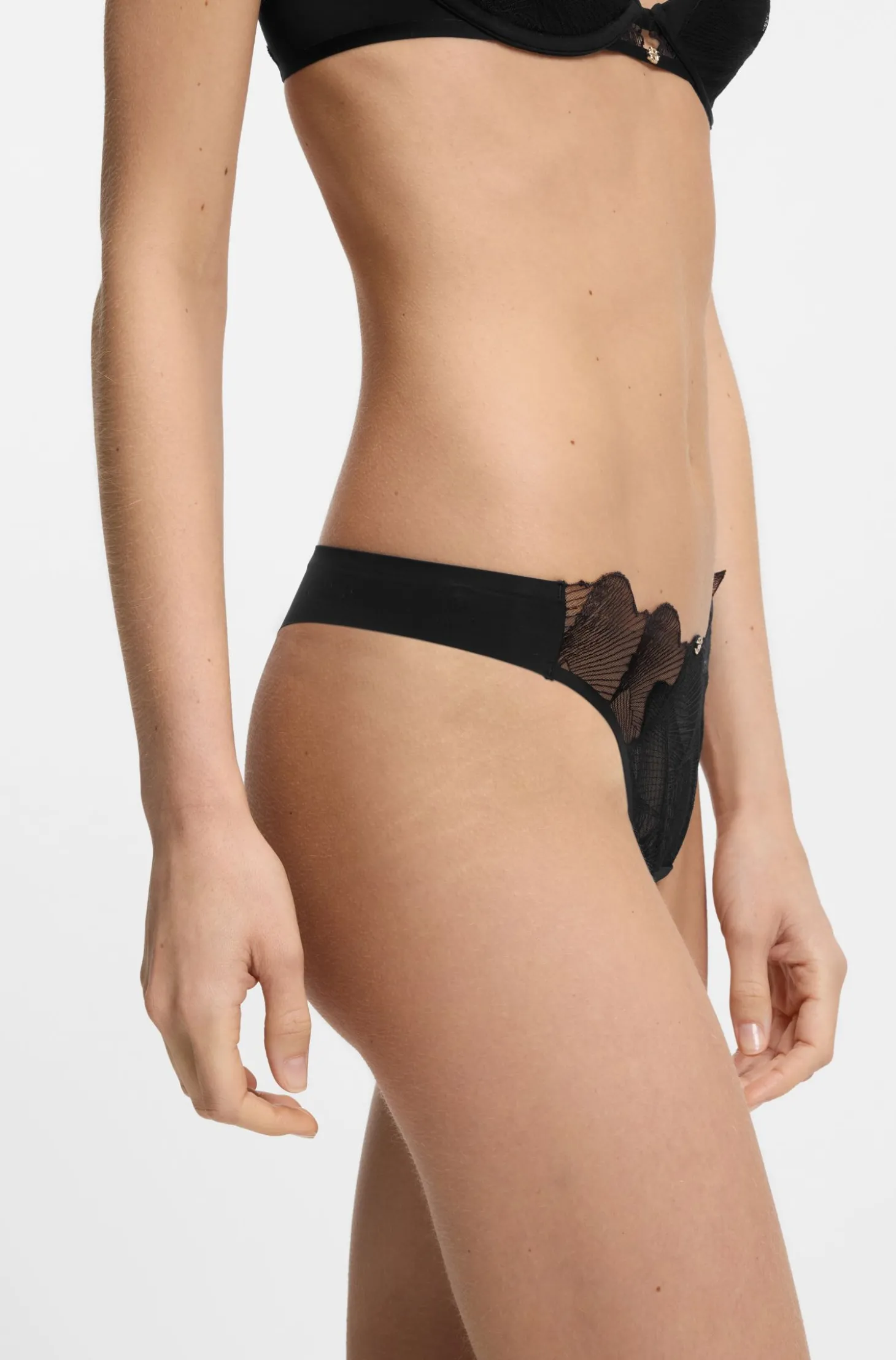 String mit gesticktem Double-B-Monogramm