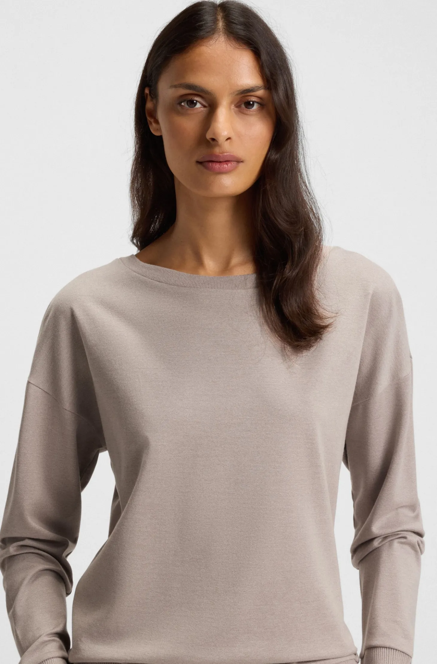 Sweatshirt aus meliertem Jersey mit U-Boot-Ausschnitt und Logo-Applikation