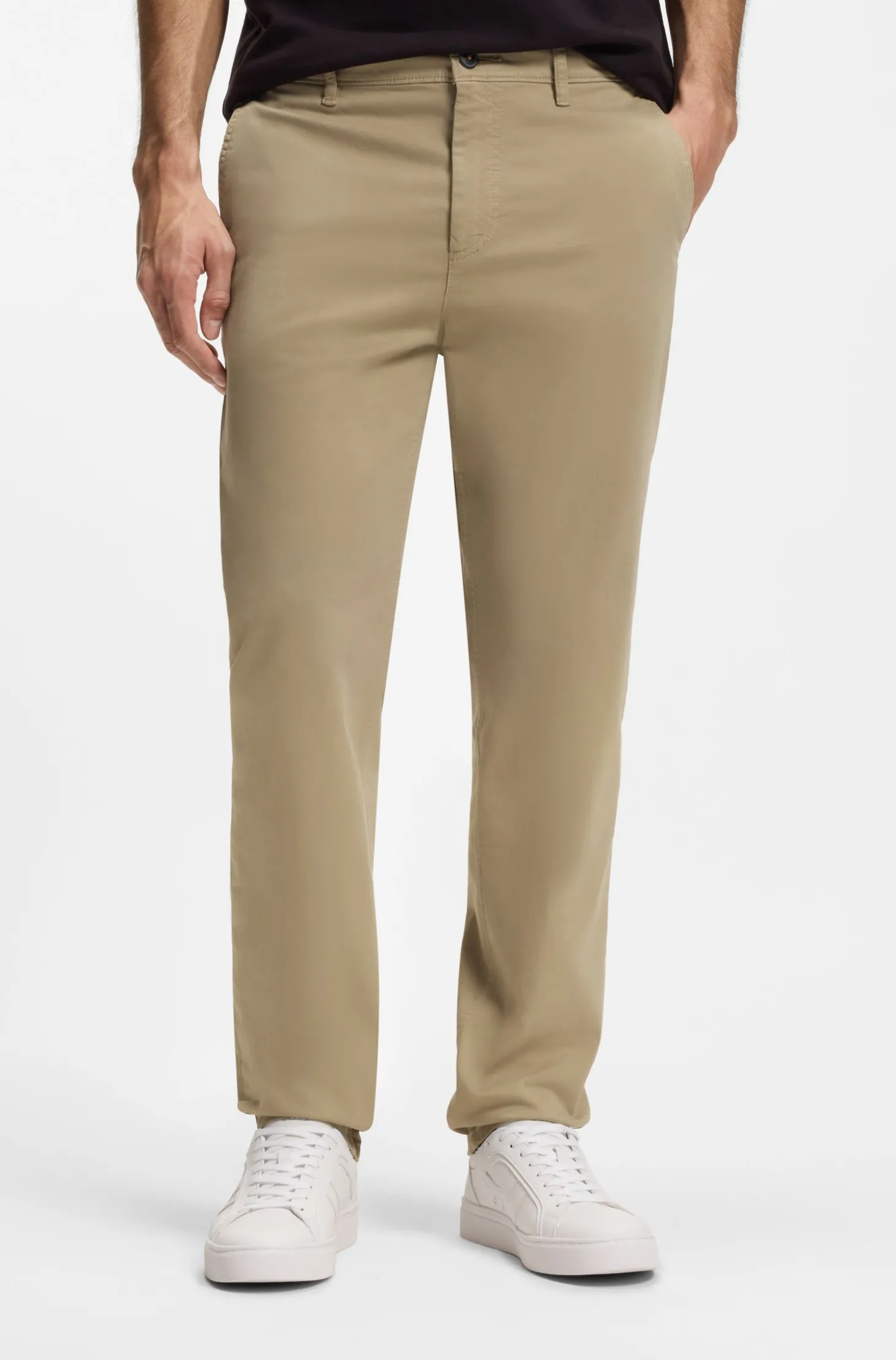 Tapered-Fit Hose aus Baumwoll-Satin mit Elasthan-Anteil