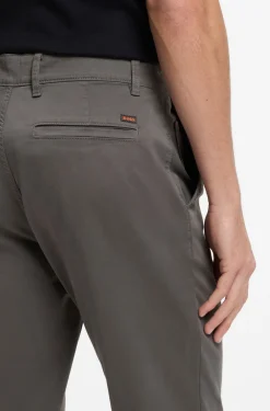 Tapered-Fit Hose aus Baumwoll-Satin mit Elasthan-Anteil