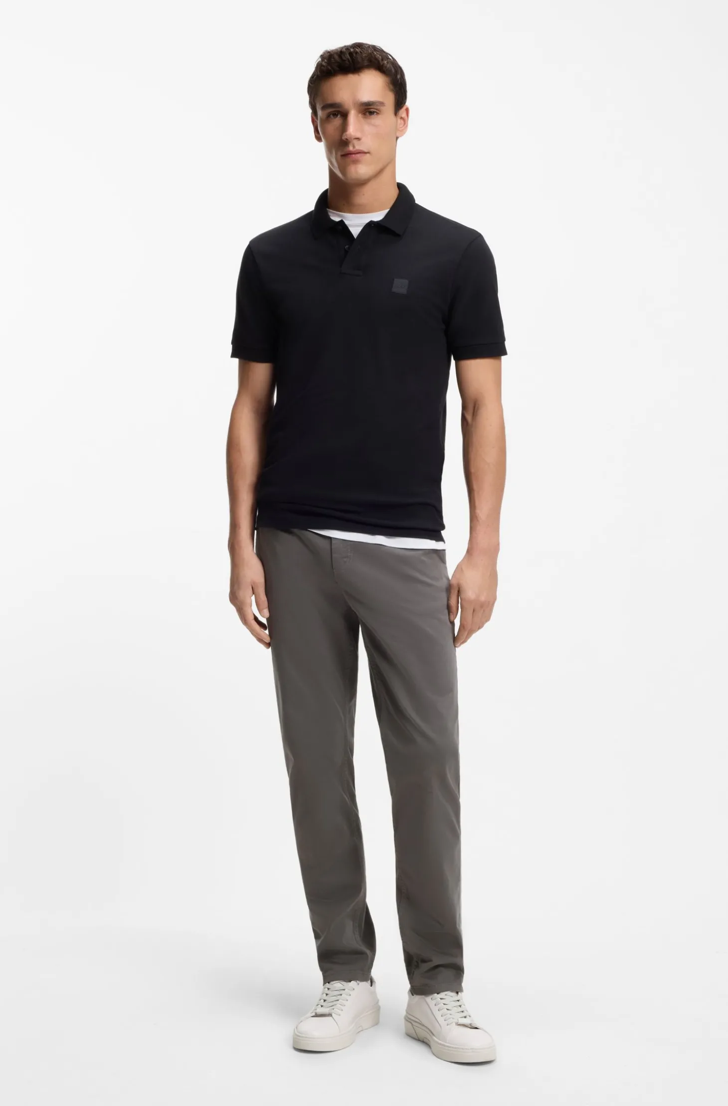 Tapered-Fit Hose aus Baumwoll-Satin mit Elasthan-Anteil