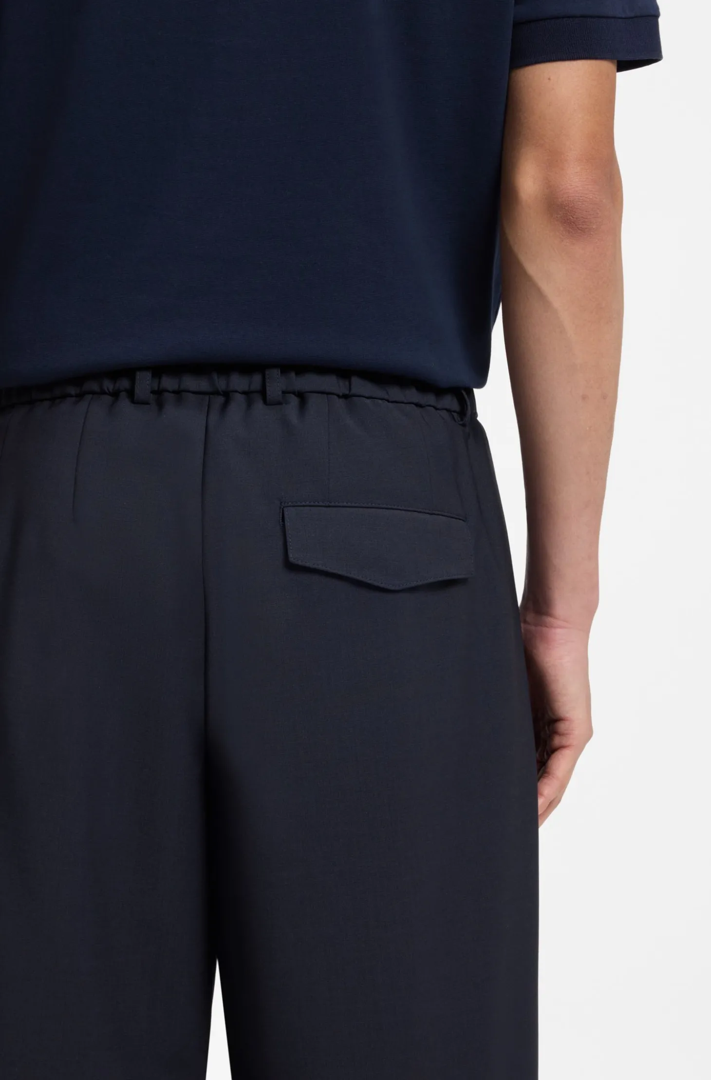 Tapered-Fit Hose aus waschmaschinenfestem Performance-Stretch-Gewebe