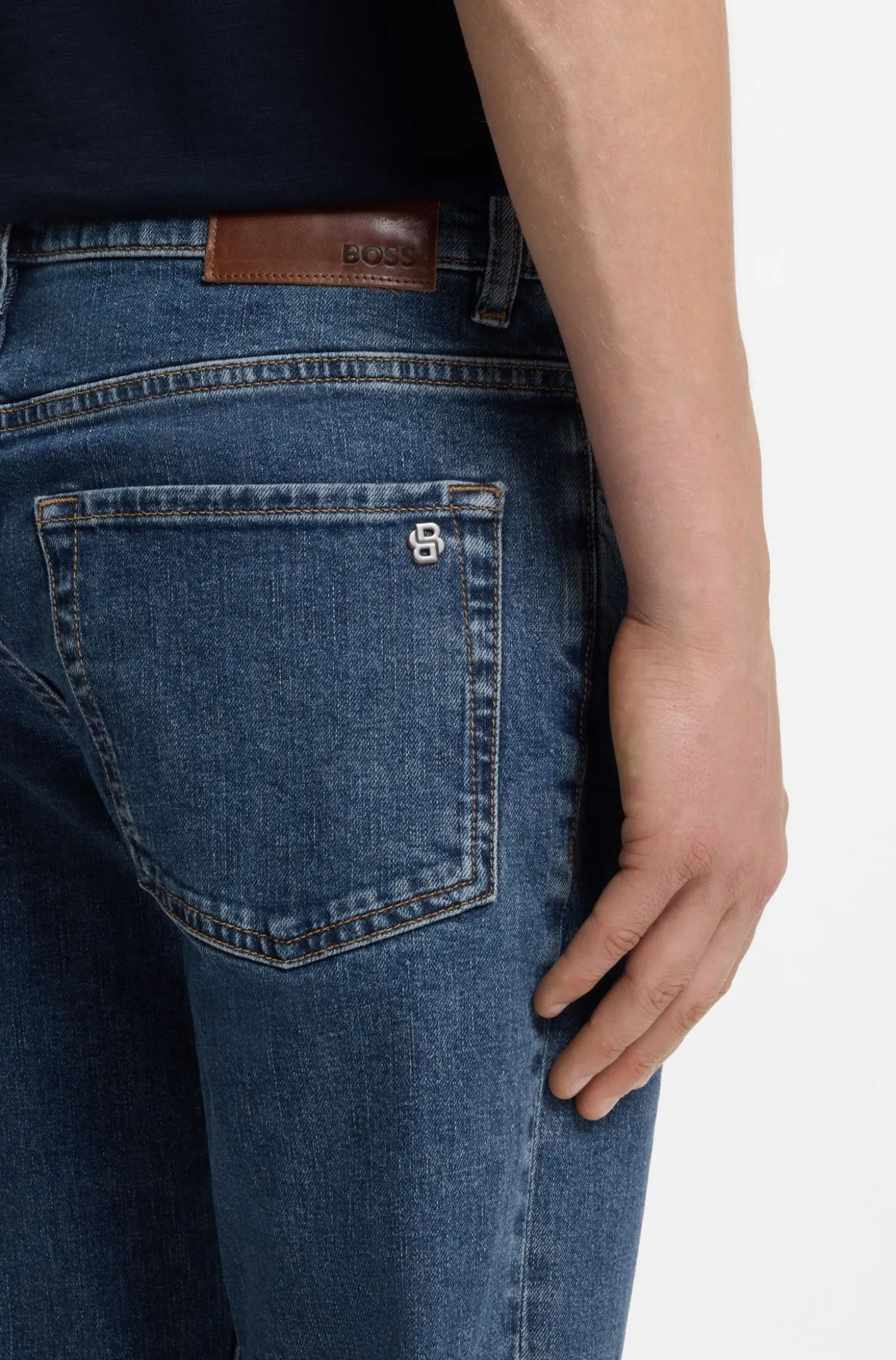 Tapered-Fit Jeans aus bequemem Stretch-Denim