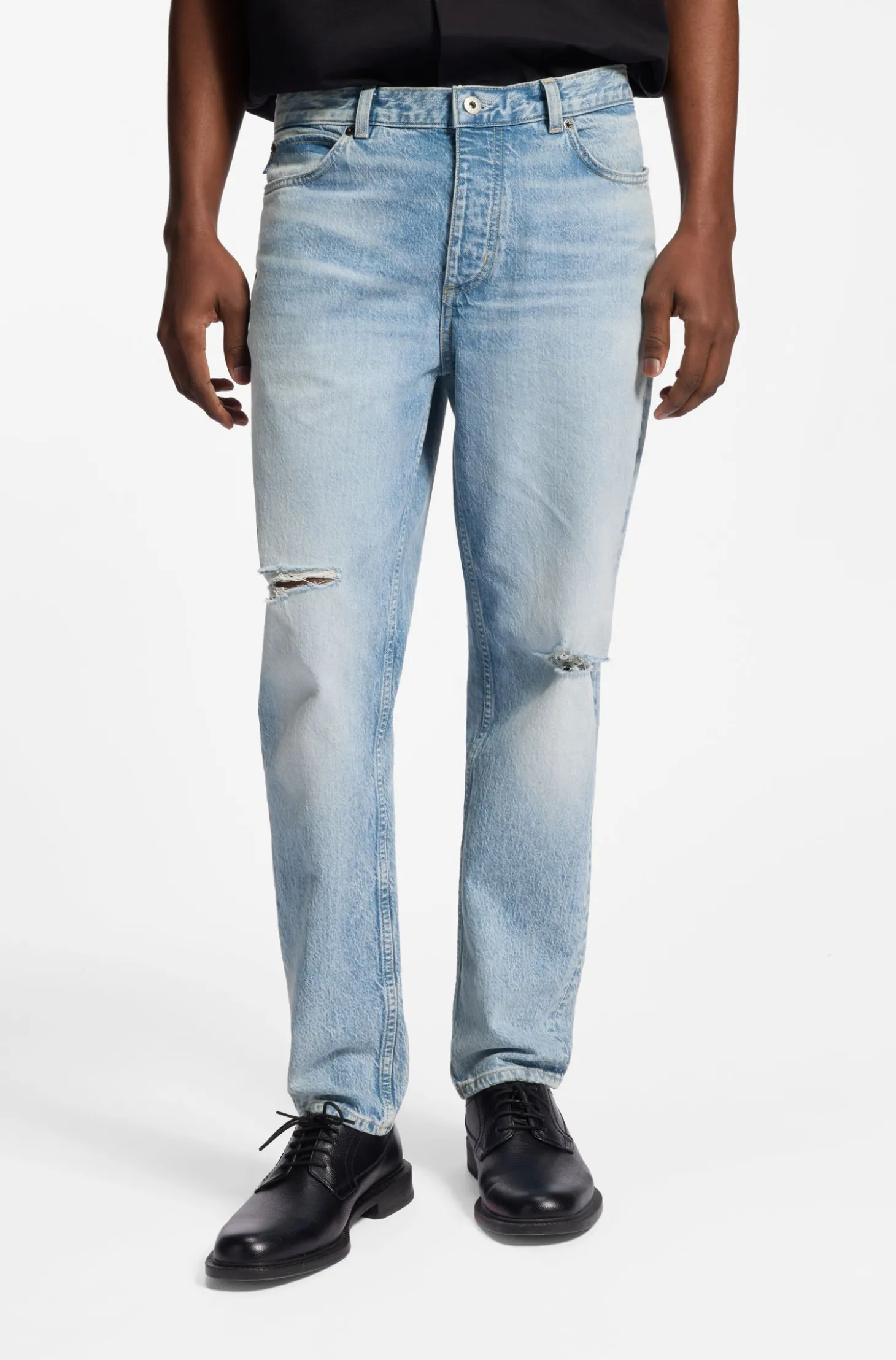 Tapered-Fit Jeans aus hellblauem Used-Denim