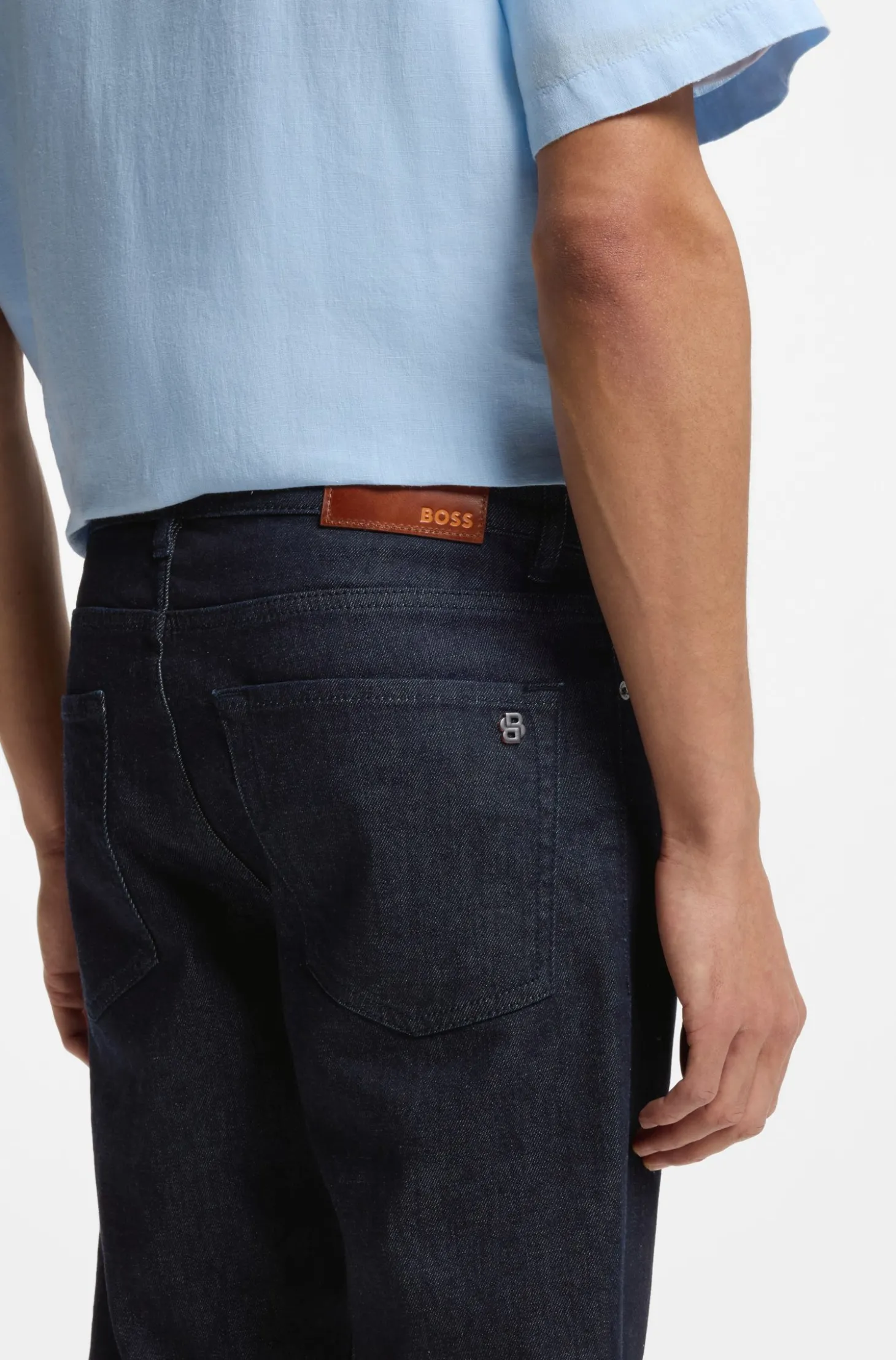 Tapered-Fit Jeans aus komfortablem Stretch-Denim in reinem Blau