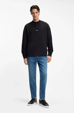 Tapered-Fit Jeans aus mittelblauem Stretch-Denim