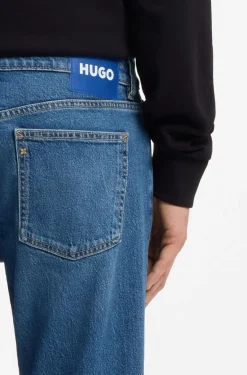 Tapered-Fit Jeans aus mittelblauem Stretch-Denim