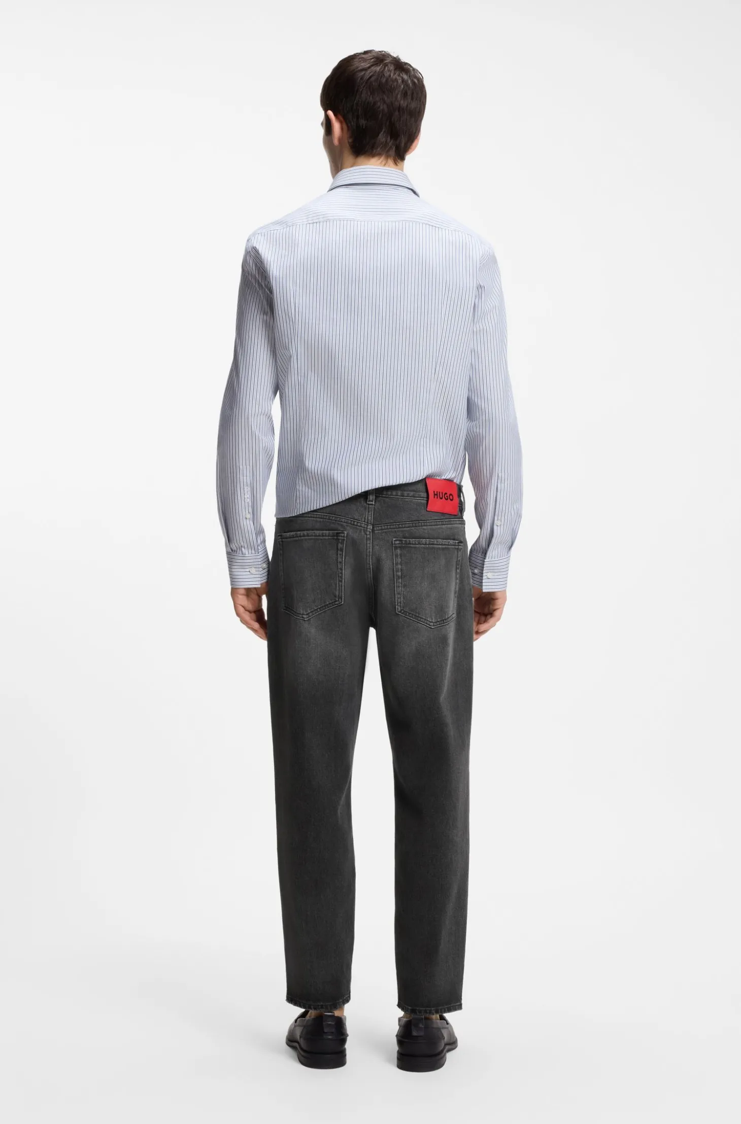 Tapered-Fit Jeans aus schwarzem Stretch-Denim