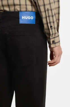 Tapered-Fit Jeans aus schwarzem Stretch-Denim