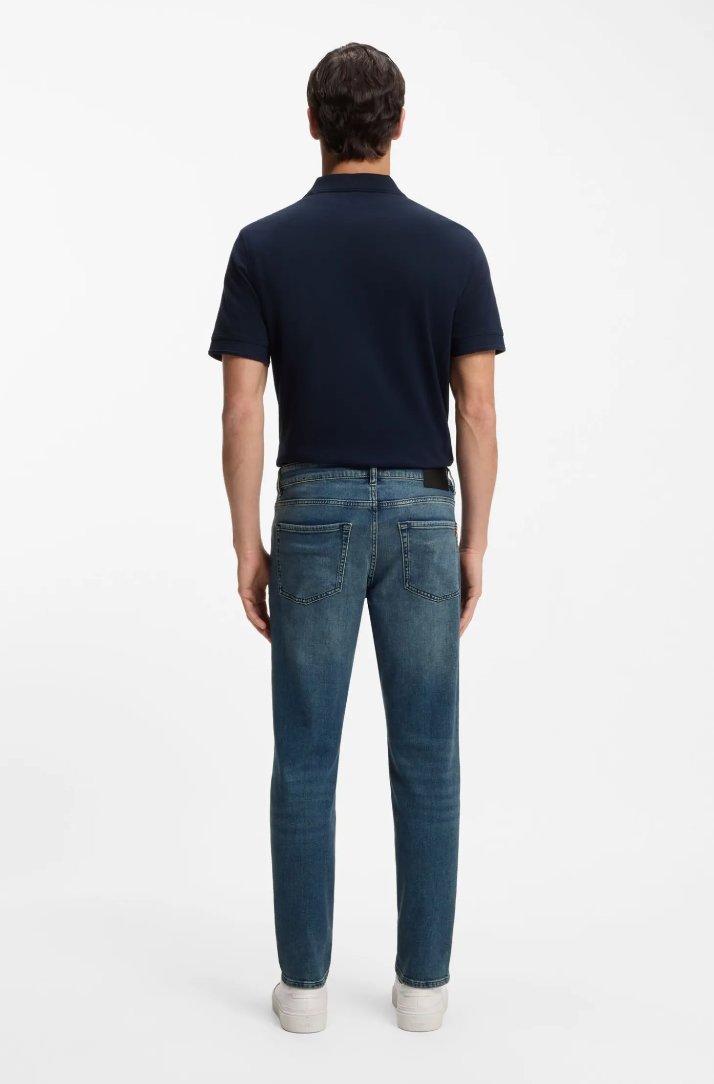 Tapered-Fit Jeans aus verwaschenem blauem Stretch-Denim