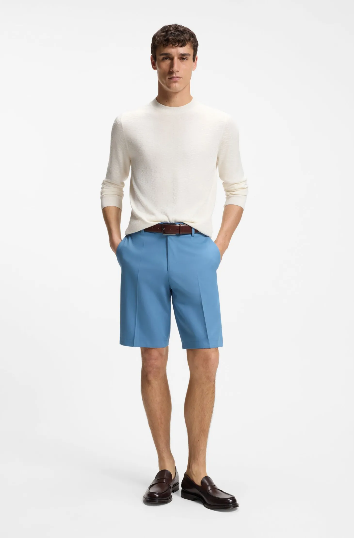 Tapered-Fit Shorts aus Baumwoll-Mix mit Seiden- und Elasthan-Anteil