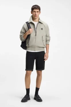 Tapered-Fit Shorts aus schwarzem Stretch-Denim