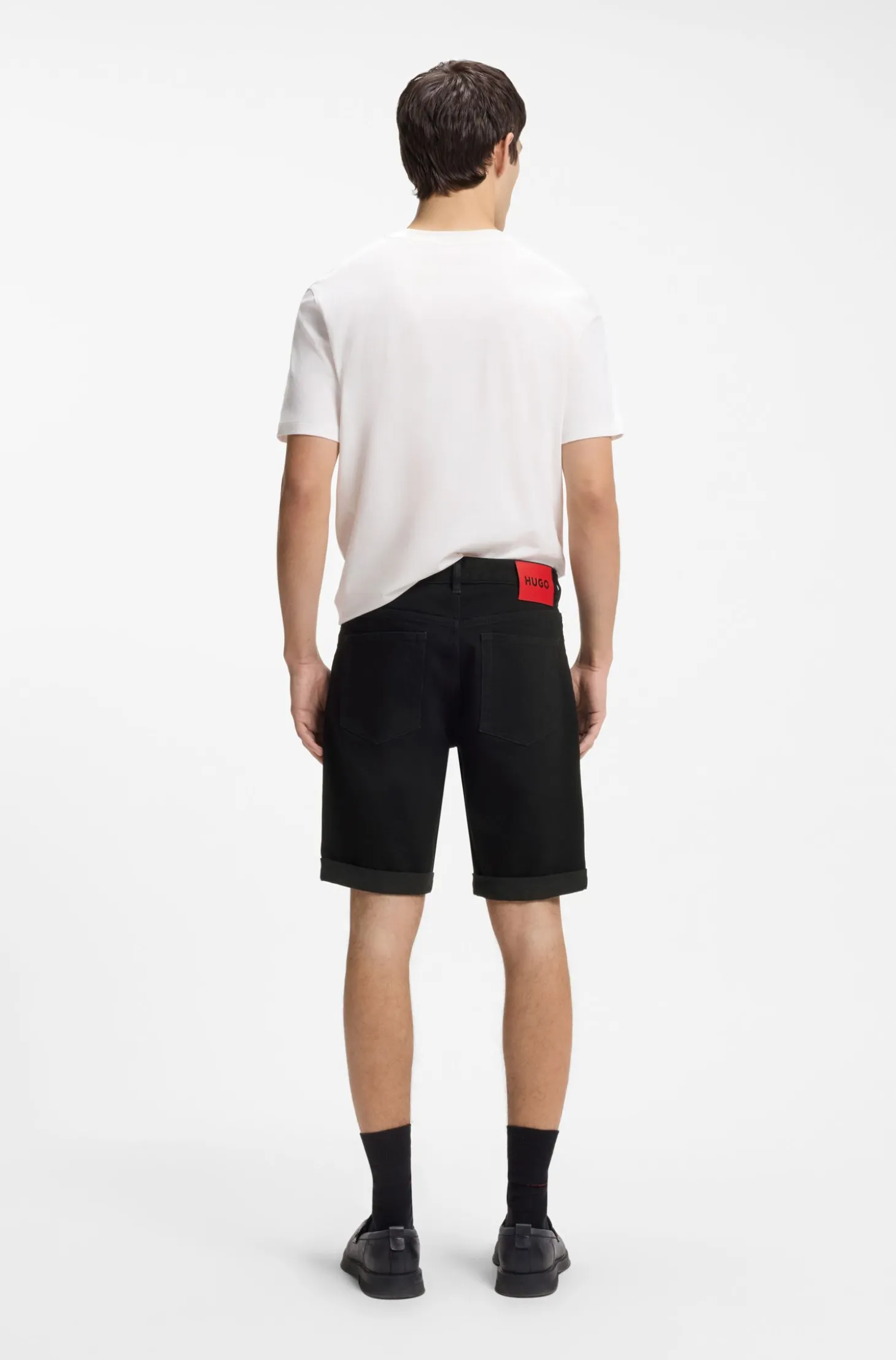 Tapered-Fit Shorts aus schwarzem Stretch-Denim