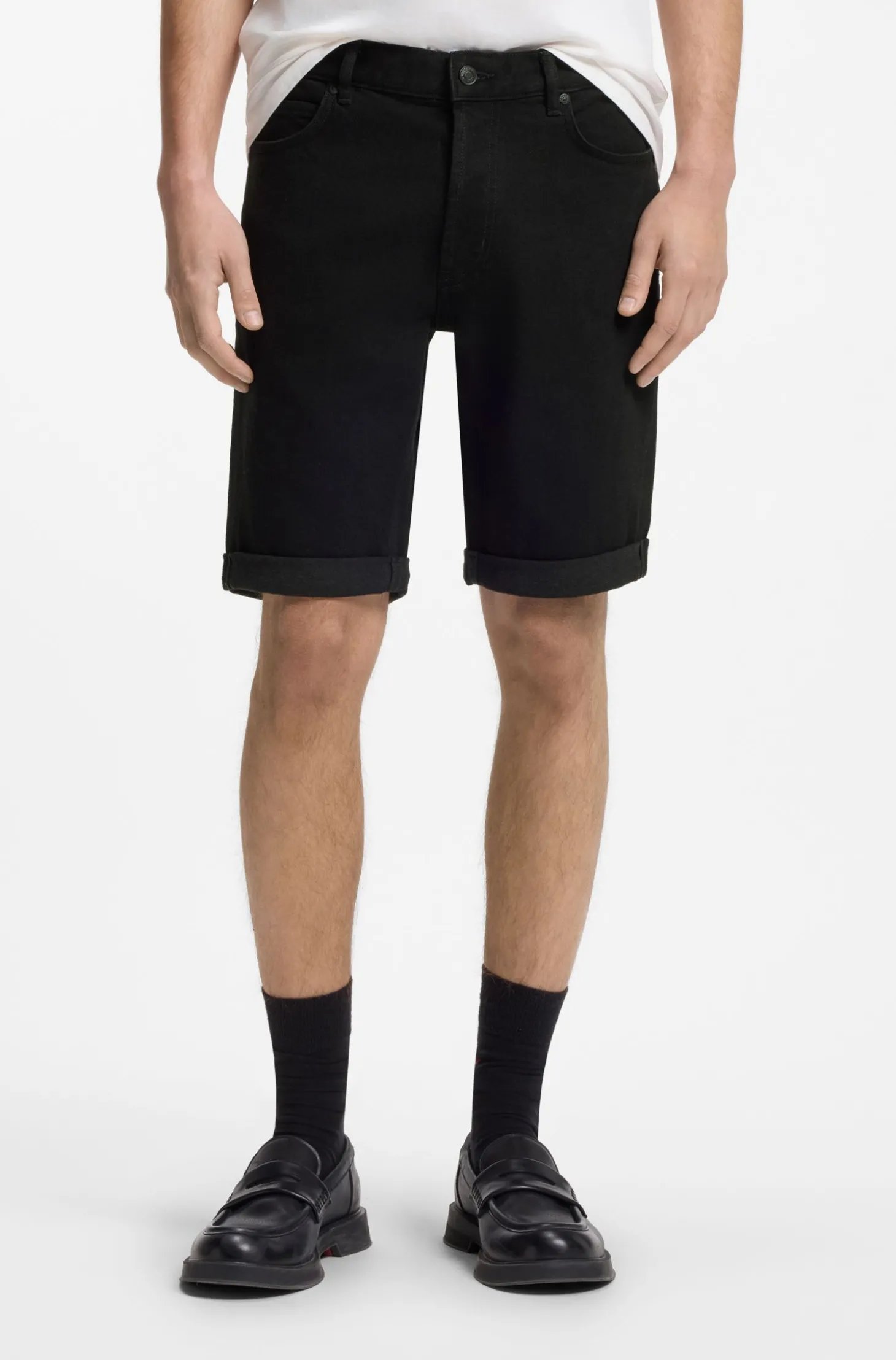 Tapered-Fit Shorts aus schwarzem Stretch-Denim