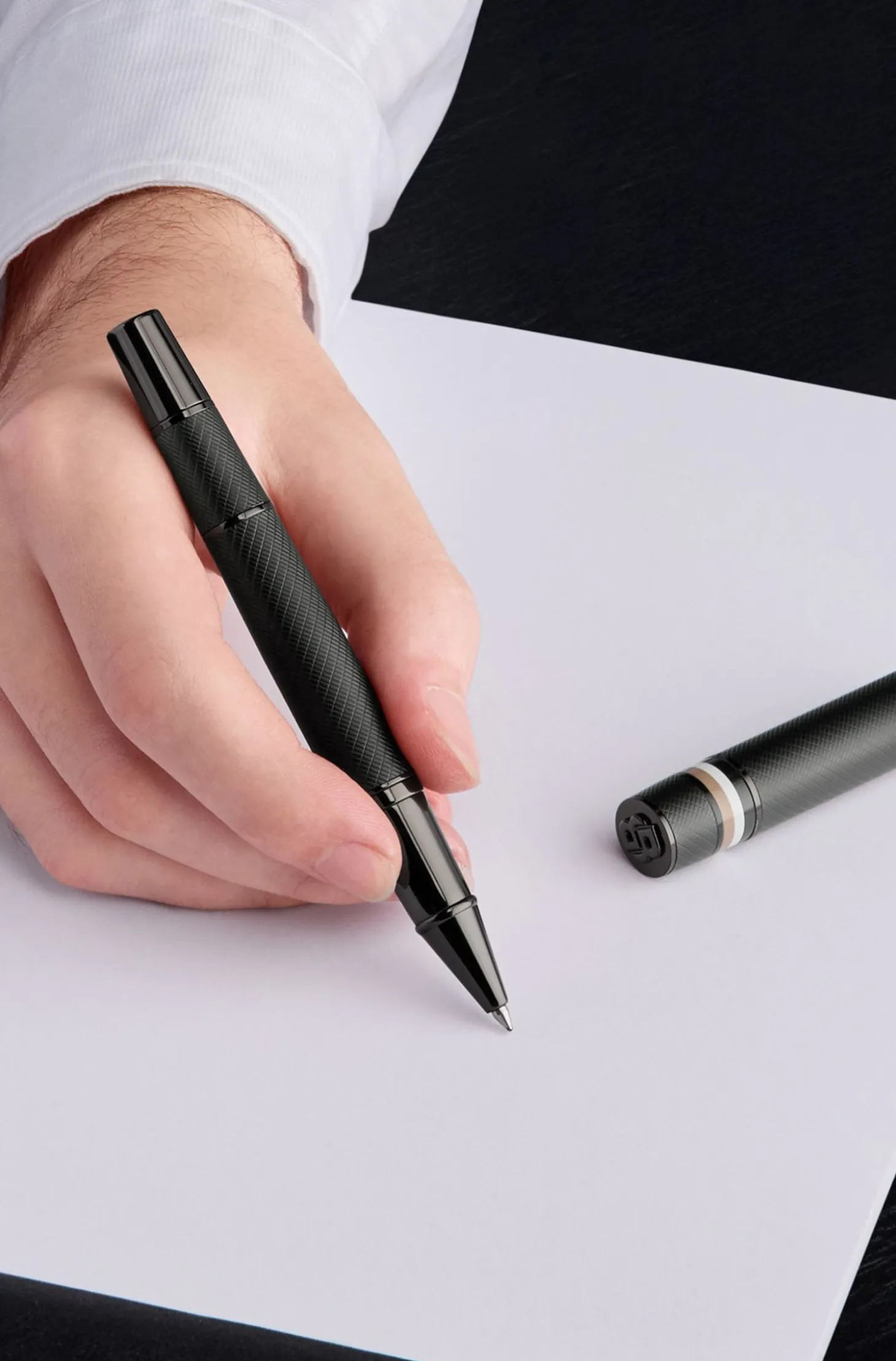 Tintenroller mit strukturiertem Schaft und Signature-Streifen-Ring