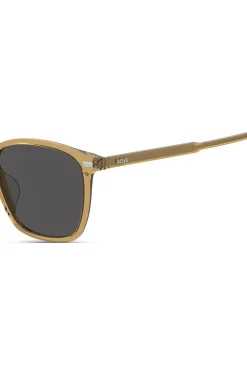 Transparente, beigefarbene Sonnenbrille mit grauen Gläsern