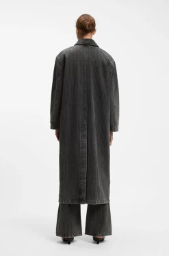 Trenchcoat aus schwarz gewaschenem Denim mit Nadelstreifen