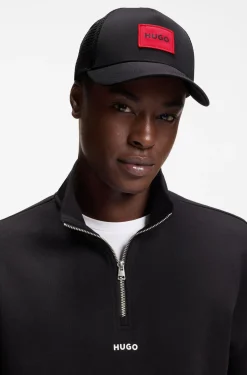 Trucker-Cap aus Twill mit rotem Logo-Etikett