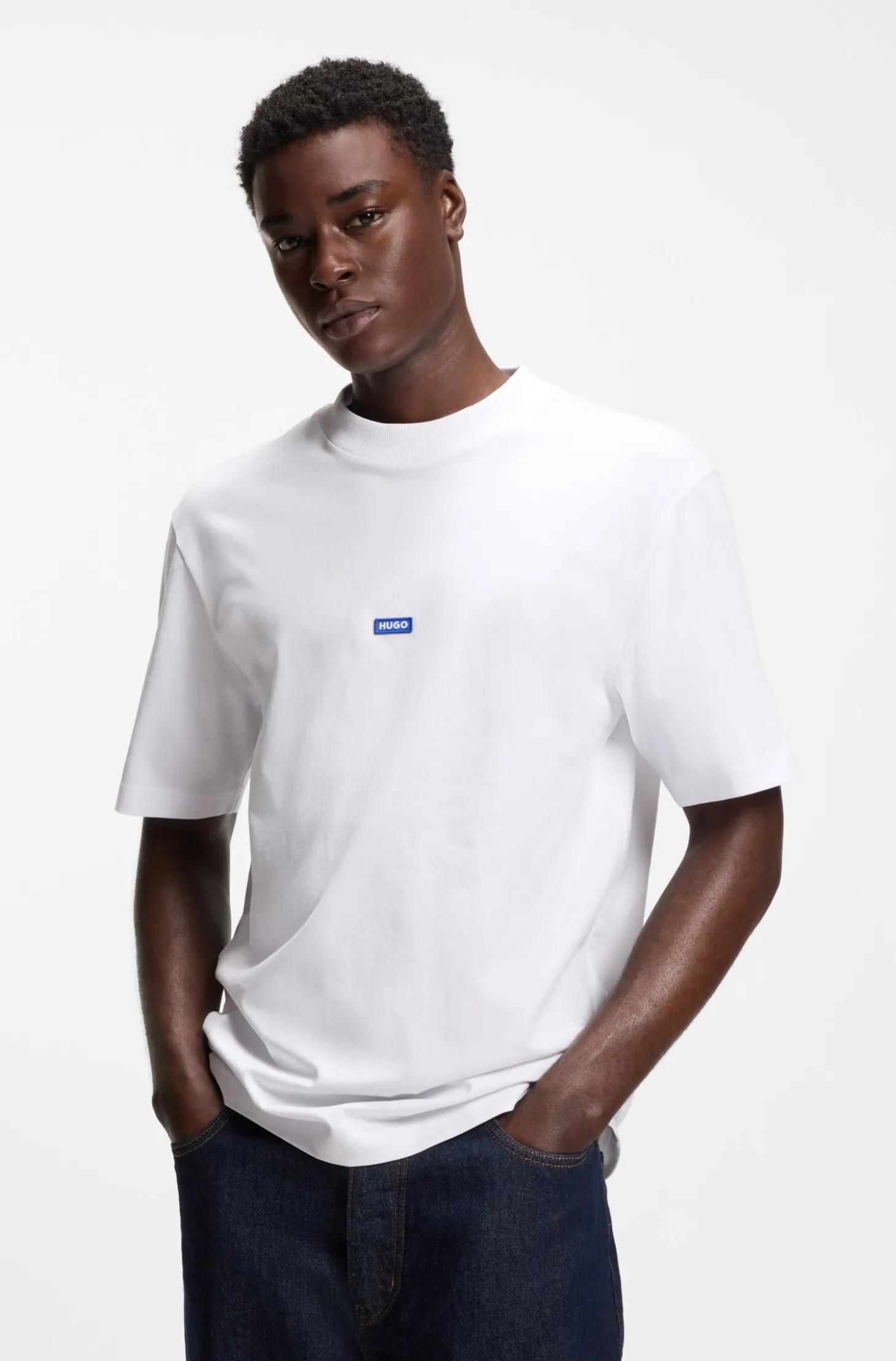 T-Shirt aus Baumwolle mit geripptem Ausschnitt und Logo-Badge