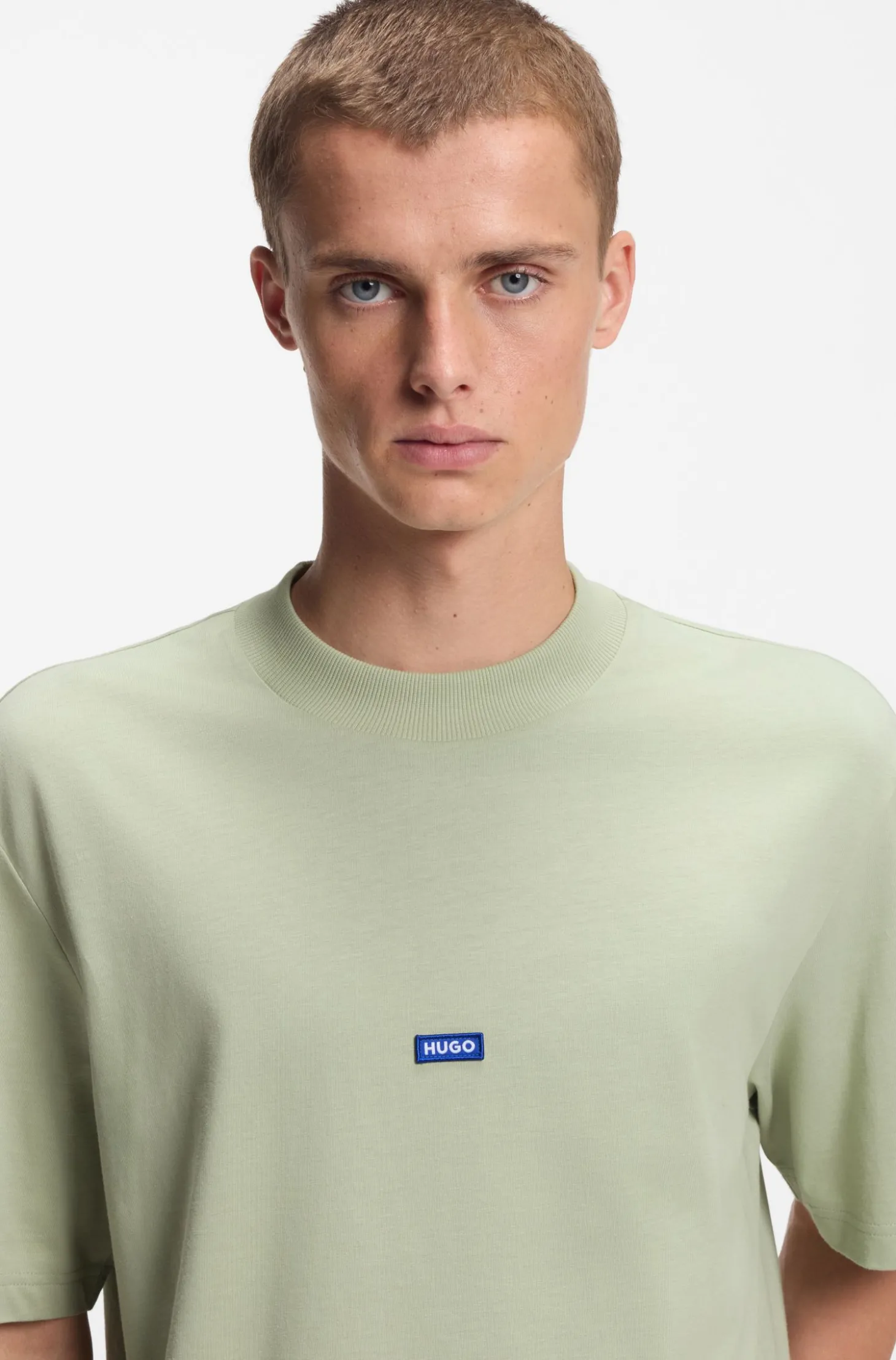 T-Shirt aus Baumwolle mit geripptem Ausschnitt und Logo-Badge