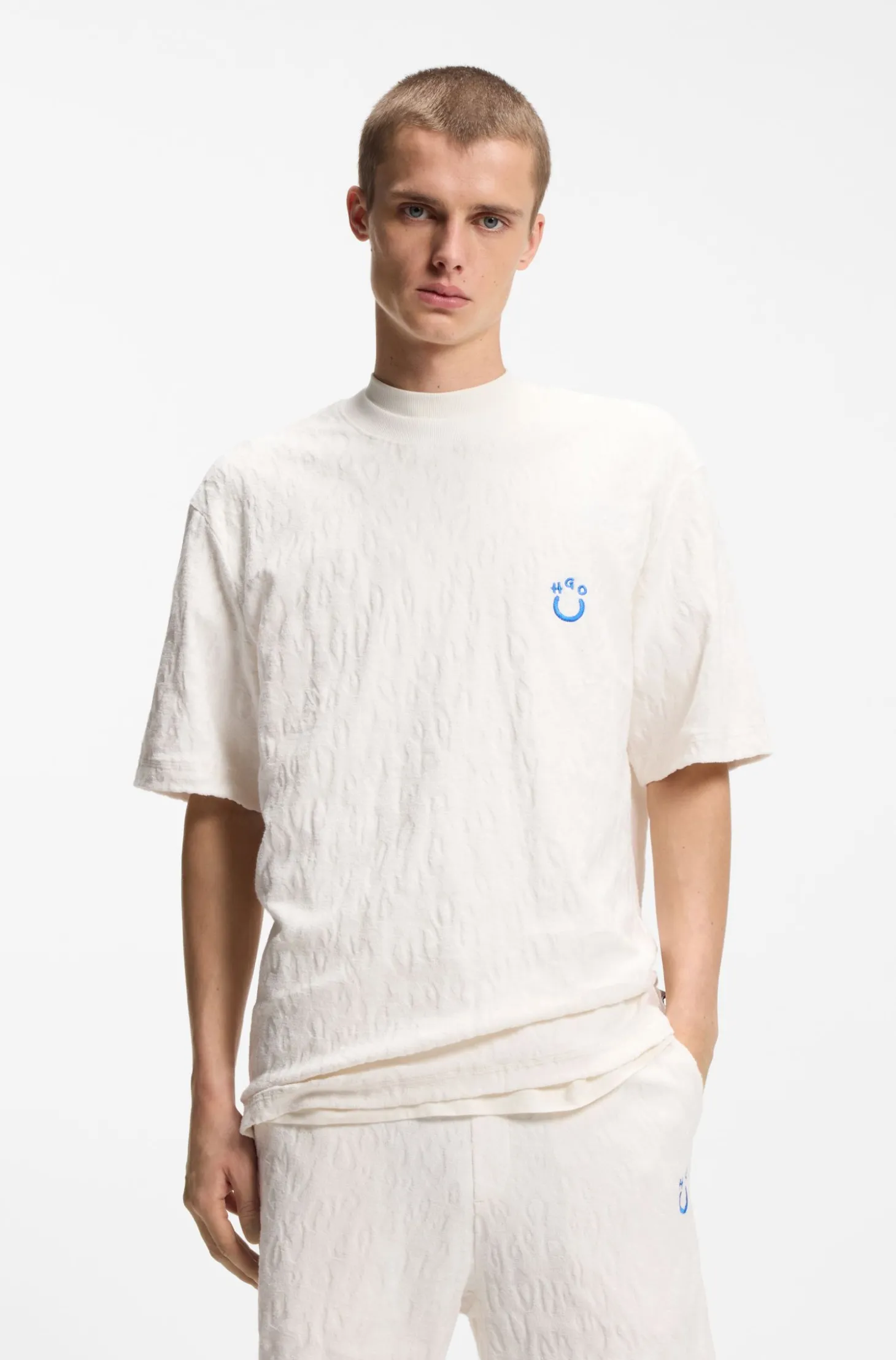 T-Shirt aus Baumwoll-Frottee mit Happy HUGO Logo
