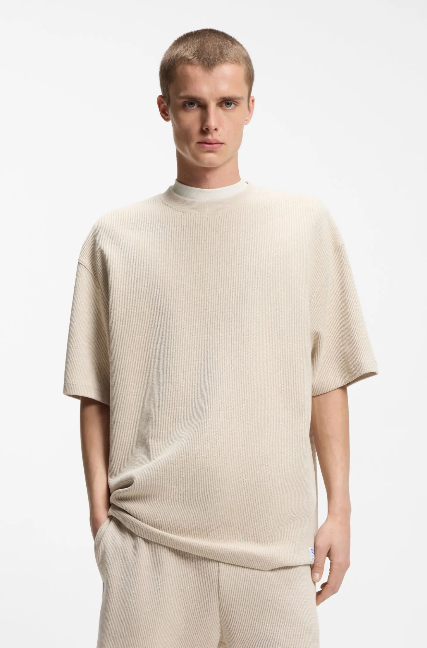 T-Shirt aus Baumwoll-Jersey mit blauem Logo-Aufnäher