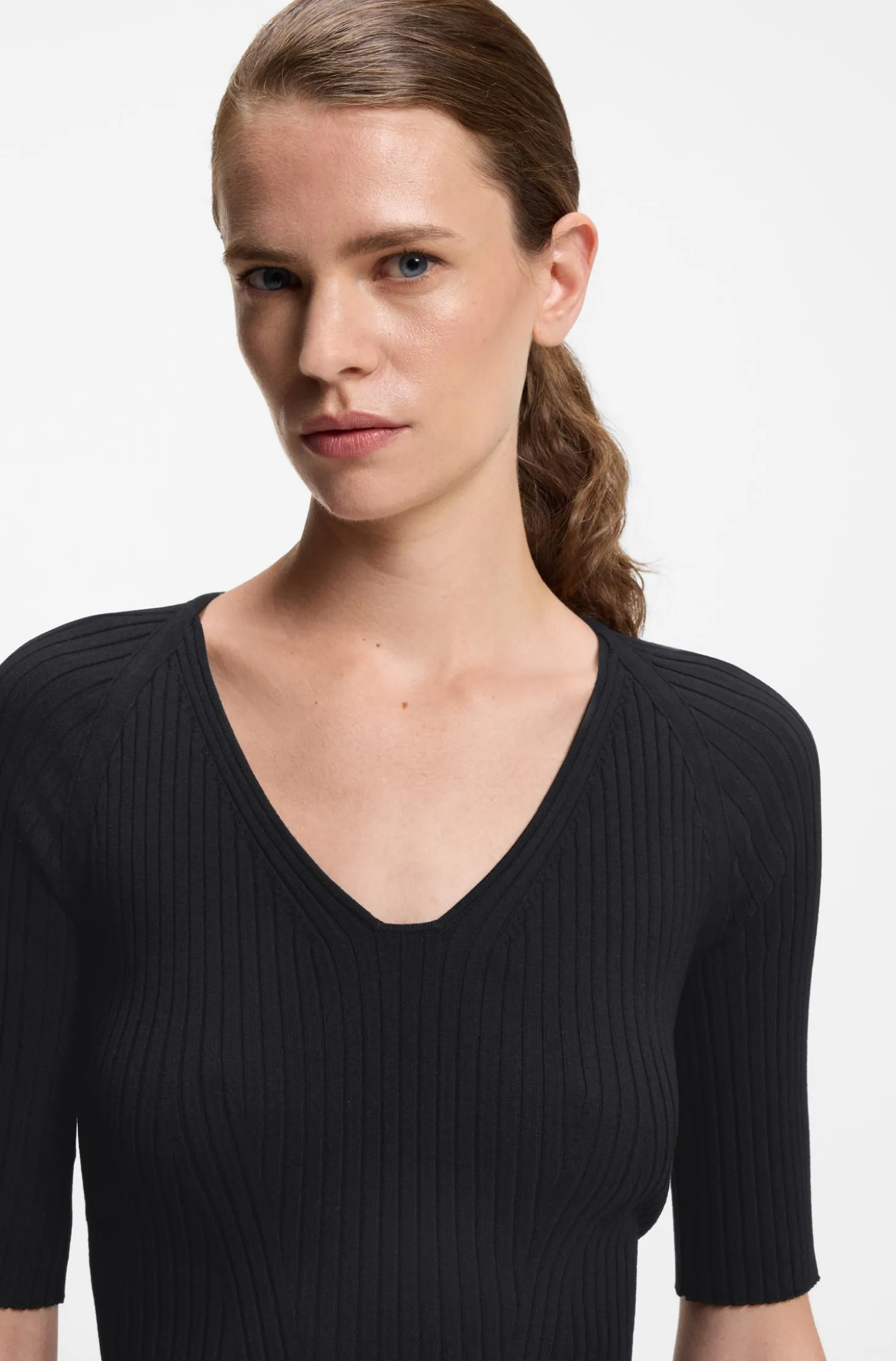 T-Shirt aus strukturiertem Strick mit tonalen Knopf-Details