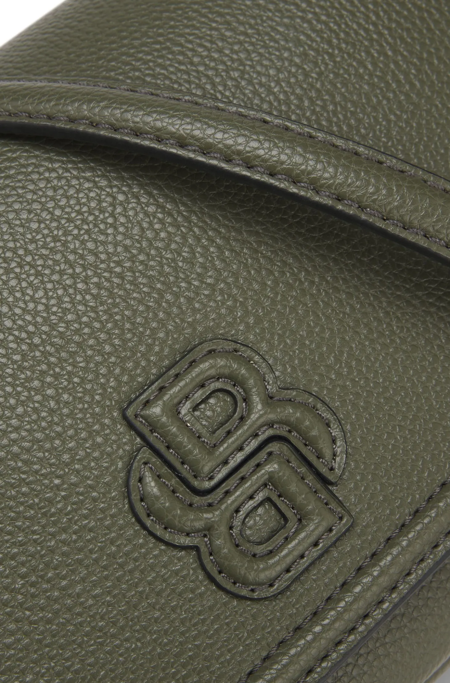 Umhängetasche aus genarbtem Kunstleder mit Double-B-Monogramm