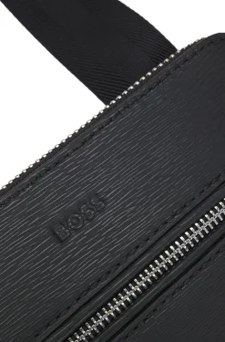 Umhängetasche aus Leder mit Logo-Prägung