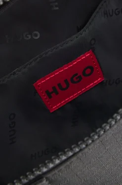 Umhängetasche aus Ripstop mit Logo-Schriftzug