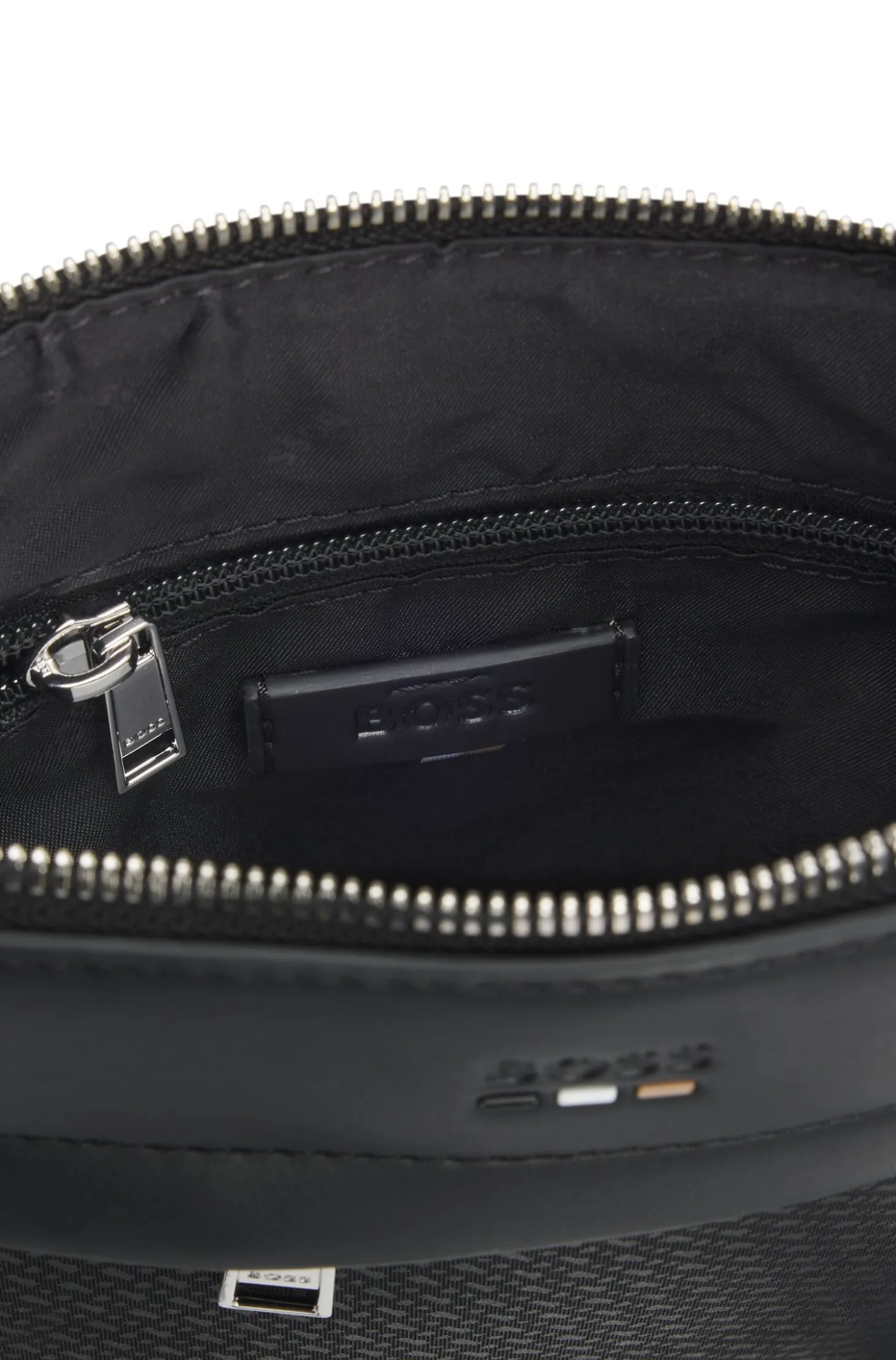 Umhängetasche mit Monogramm-Muster