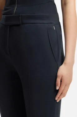 Verkürzte Flared-Fit Hose aus knitterfreiem Stretch-Gewebe
