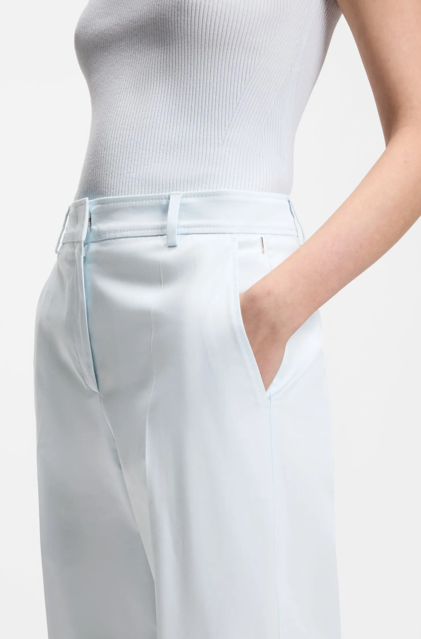 Verkürzte Tapered-Fit Hose aus elastischer Baumwolle