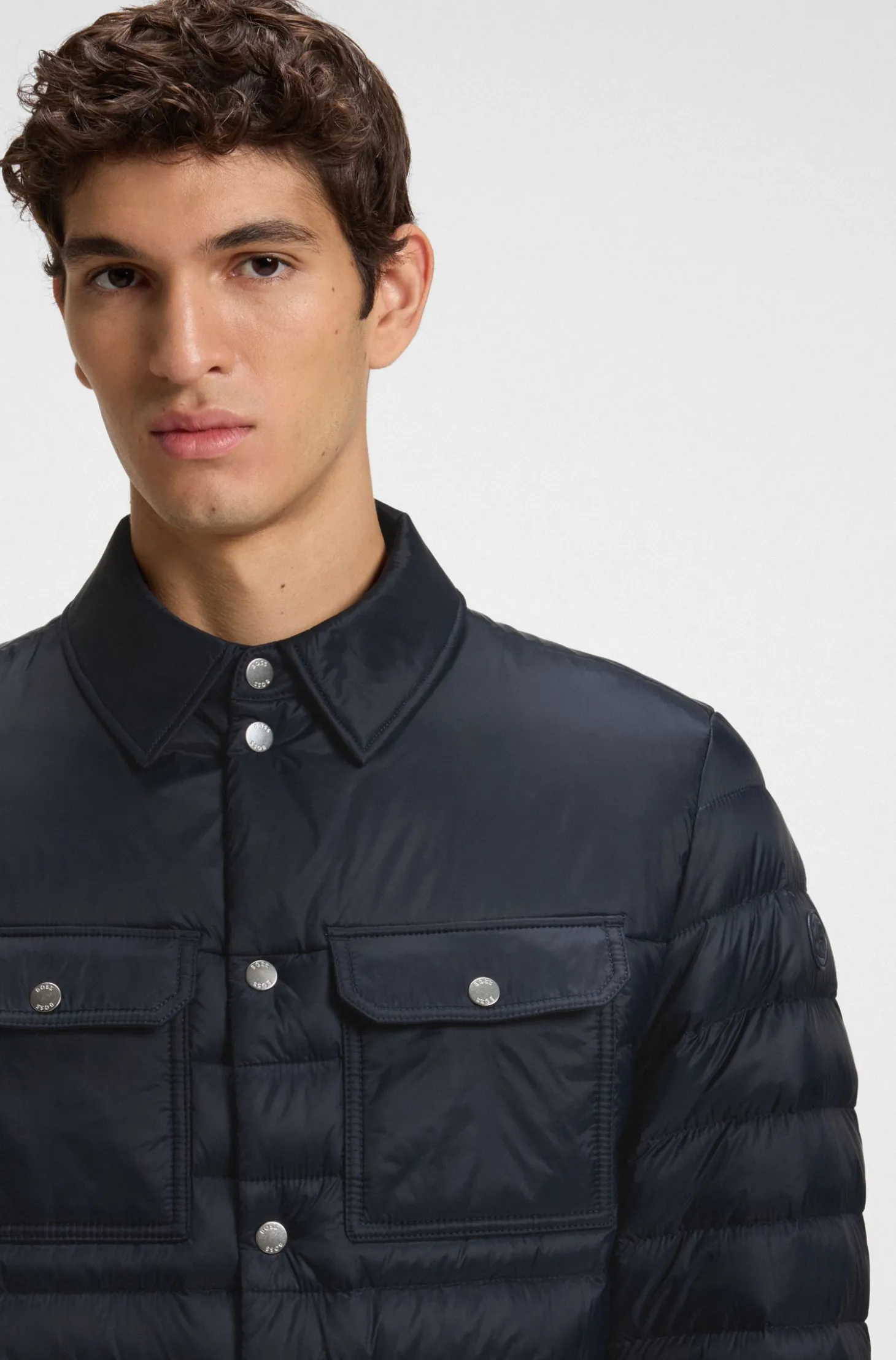 Wasserabweisende Daunenjacke mit Brusttaschen