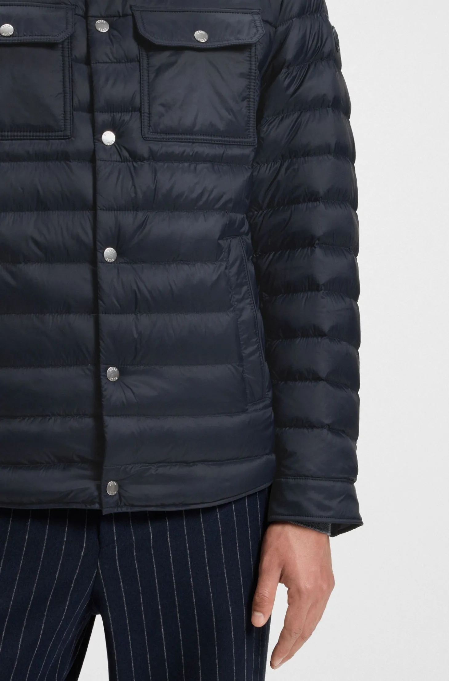Wasserabweisende Daunenjacke mit Brusttaschen