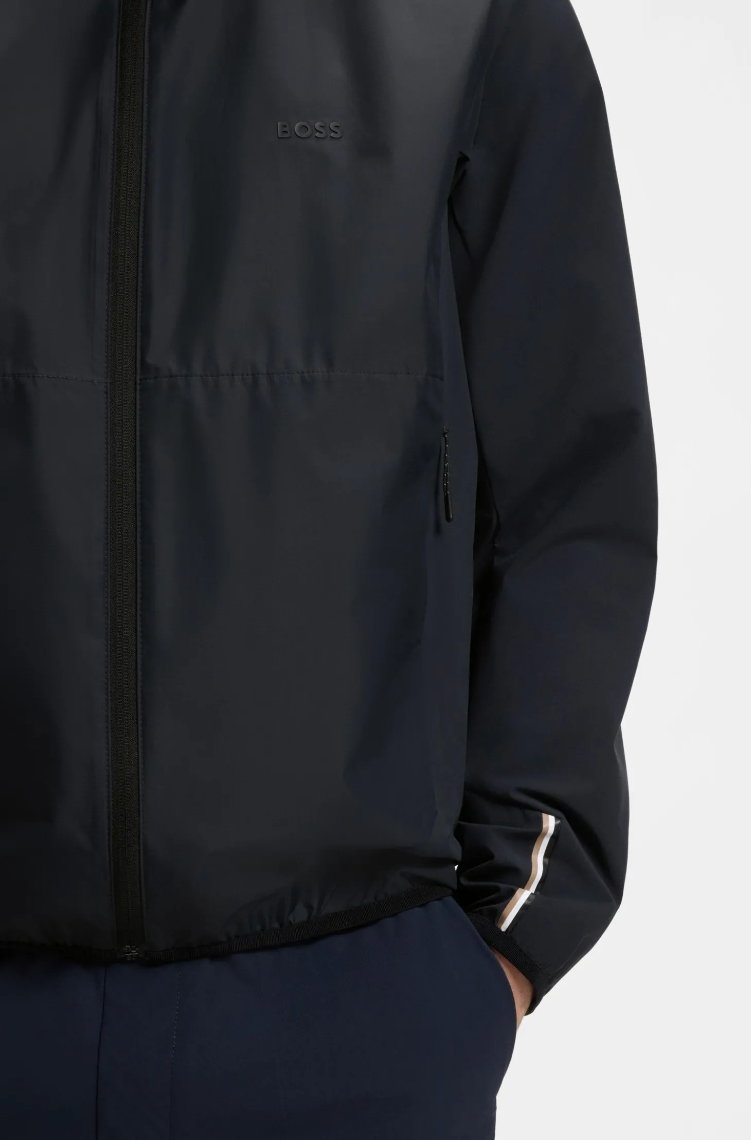 Wasserabweisende Jacke aus Vier-Wege-Stretch-Gewebe